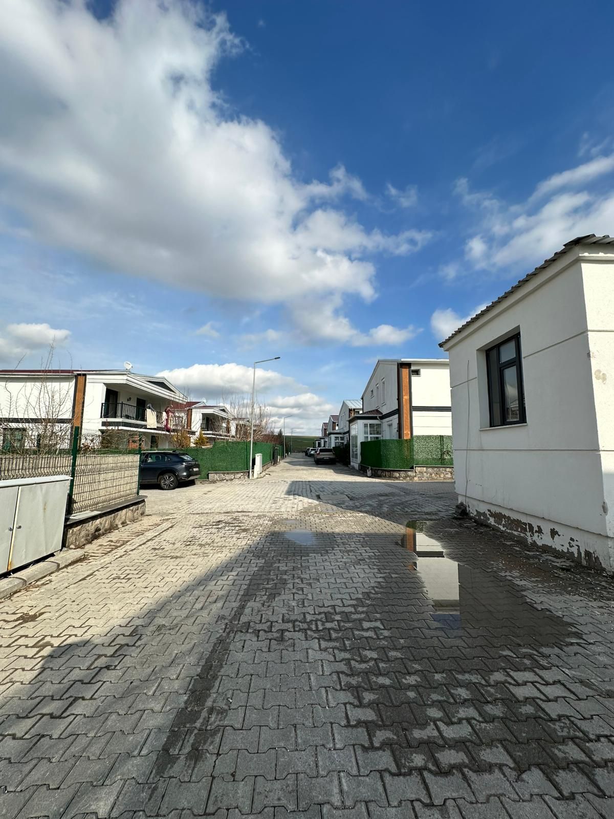KENT ORMAN 41 VİLLALIK SİTE İÇERİSİNDE SATILIK DÜKKAN