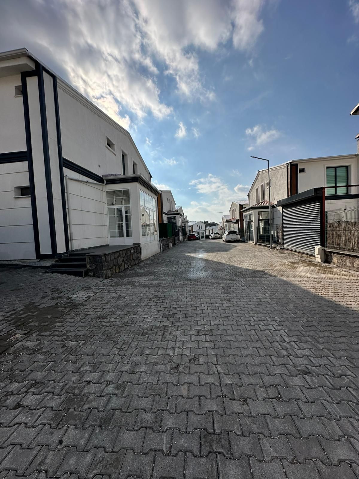 KENT ORMAN 41 VİLLALIK SİTE İÇERİSİNDE SATILIK DÜKKAN