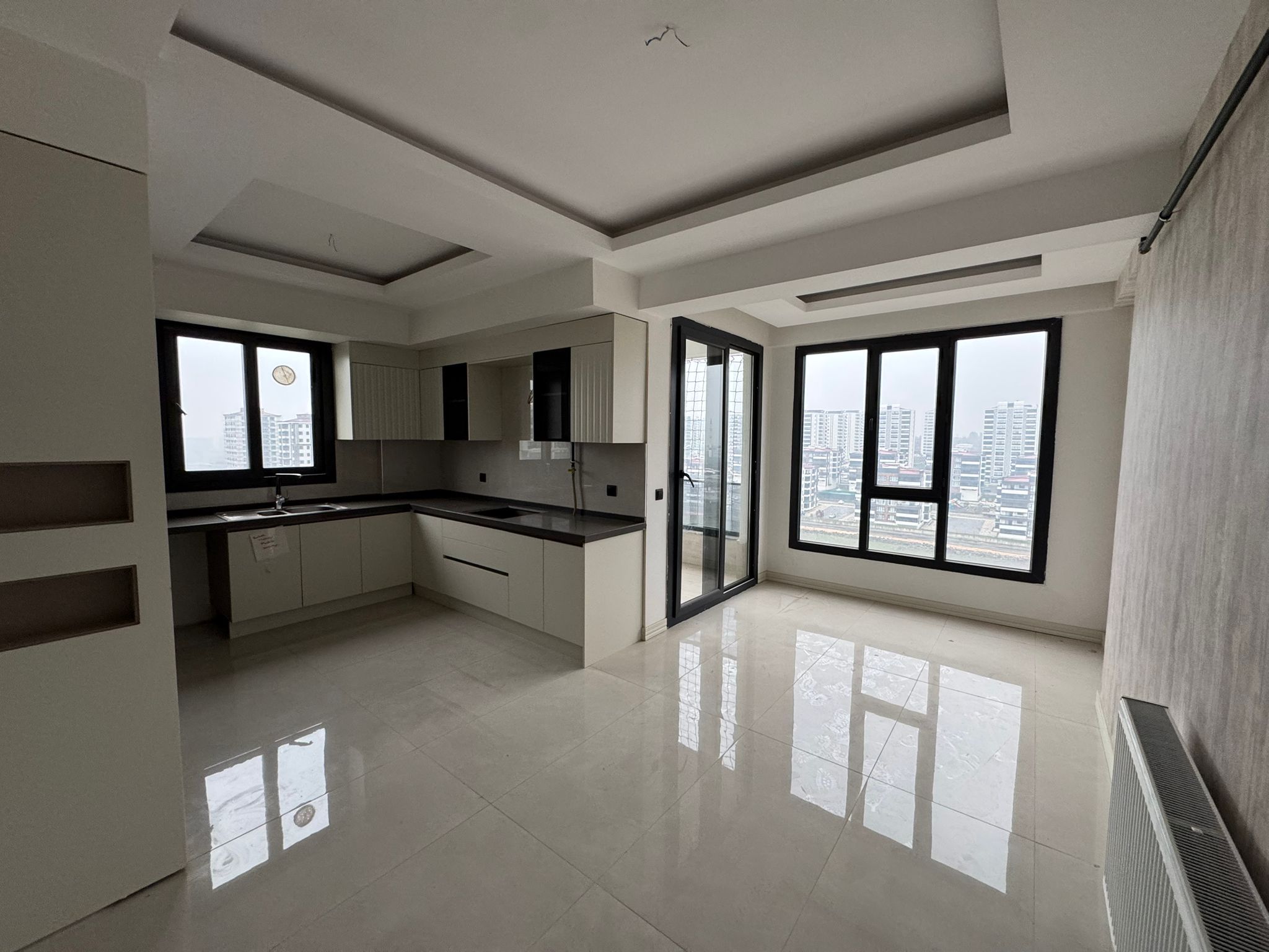 SATILIK YENİ CEZAEVİ KARŞISI TUNÇ YAPIDA SIFIR AYARINDA !!!