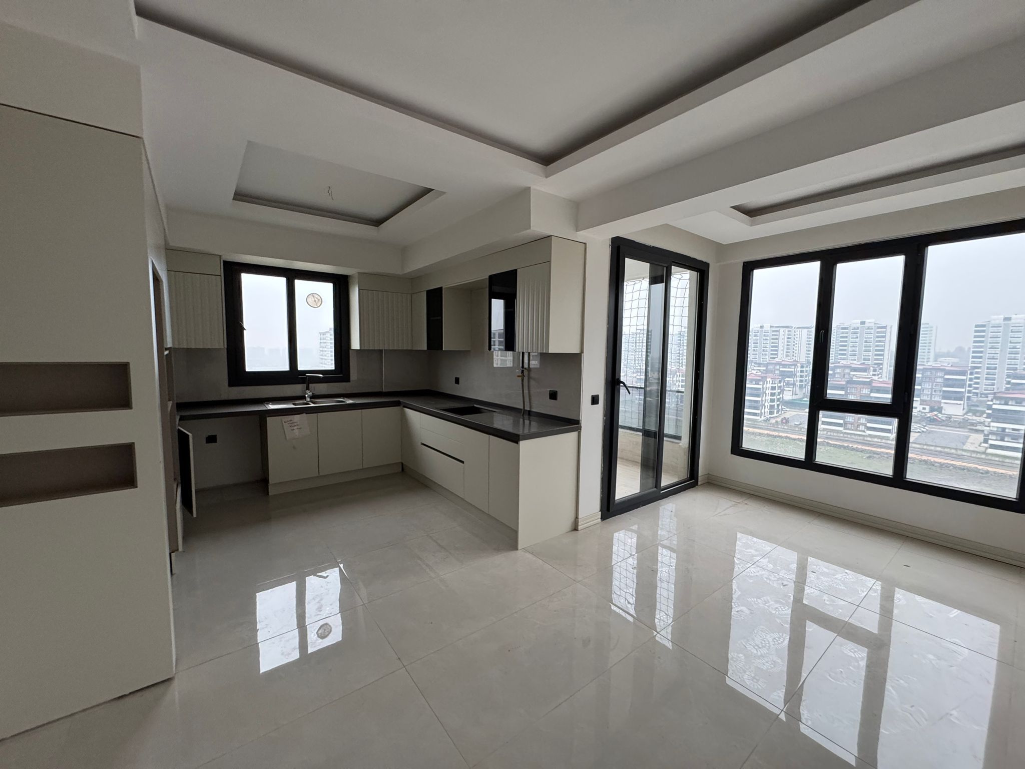 SATILIK YENİ CEZAEVİ KARŞISI TUNÇ YAPIDA SIFIR AYARINDA !!!