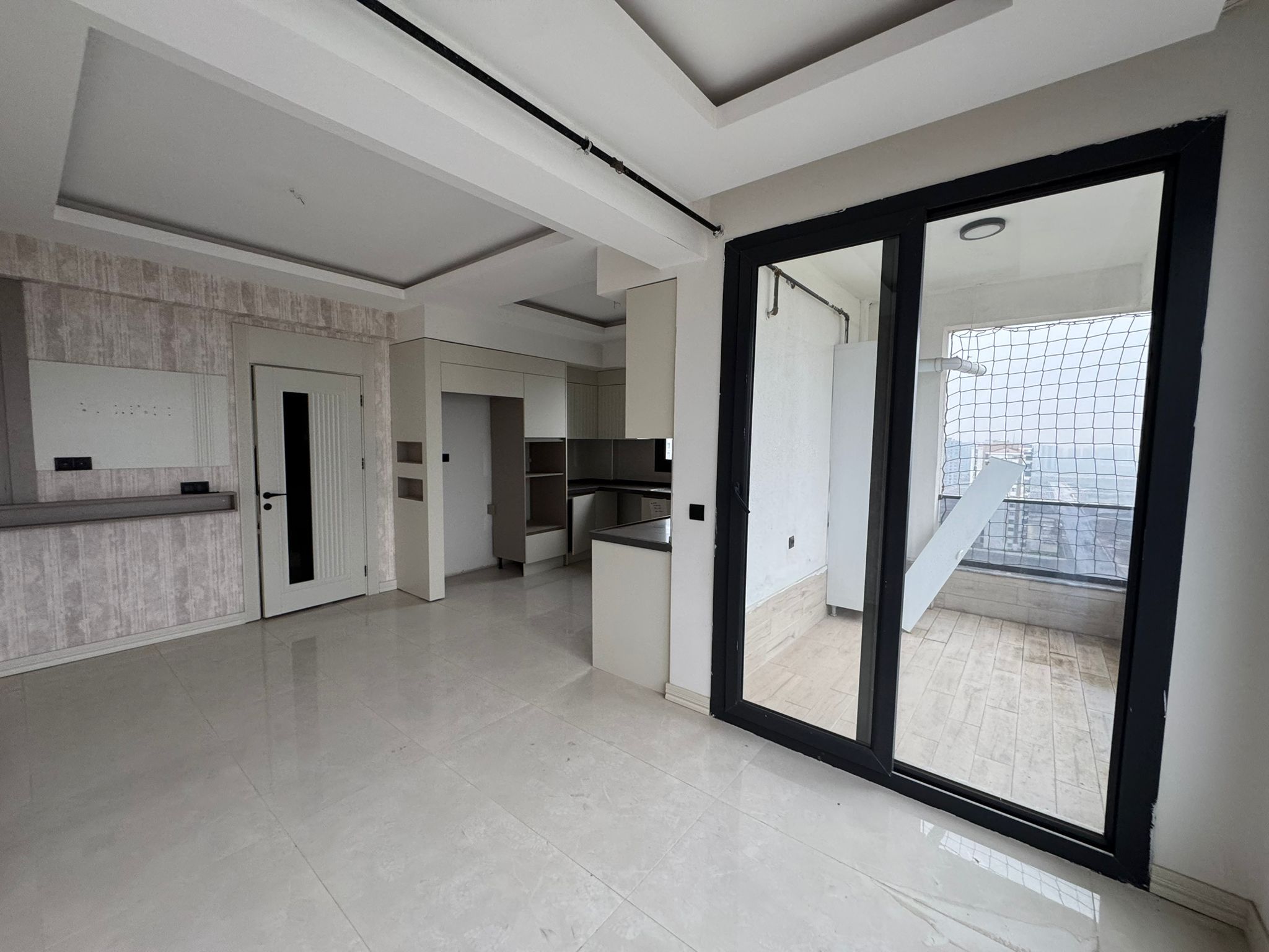 SATILIK YENİ CEZAEVİ KARŞISI TUNÇ YAPIDA SIFIR AYARINDA !!!