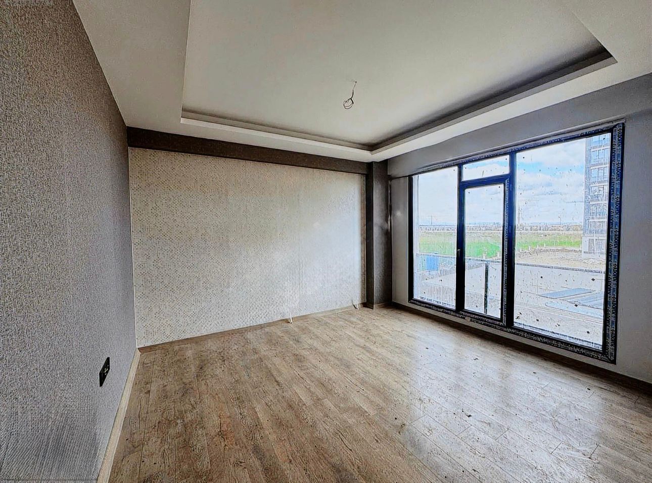 SATILIK ELAZIĞ YOLU ÜZERİ 2+1 KİRALIK HAVUZLU SIFIR DAİRE