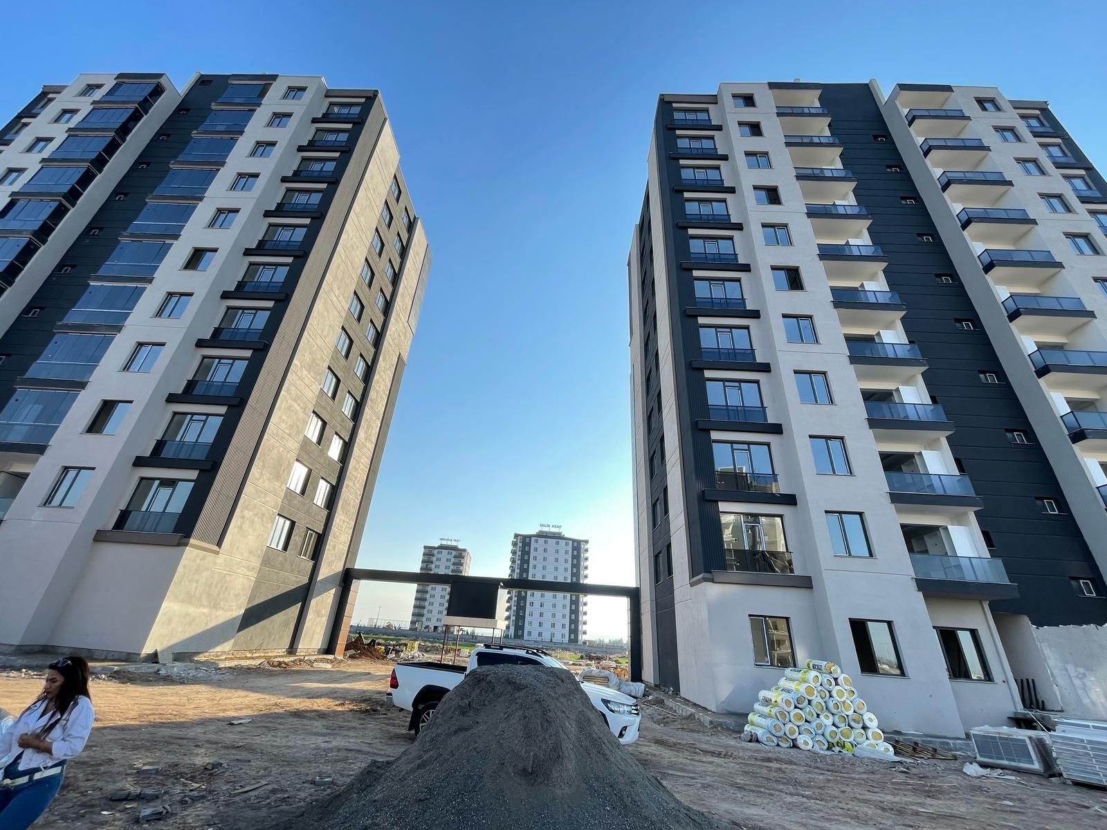 SATILIK ELAZIĞ YOLU ÜZERİ 2+1 KİRALIK HAVUZLU SIFIR DAİRE