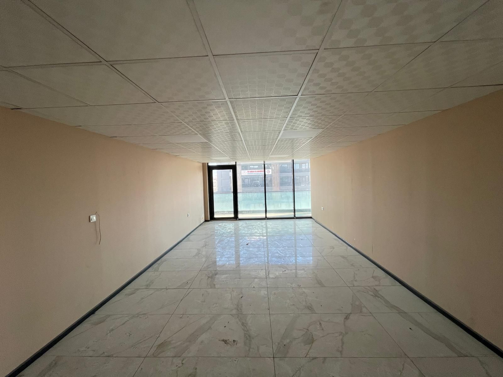 Kantar kavşağı Merkezi Konumda, Lüx Plaza Katı 250 m Satılık Premium İşyeri