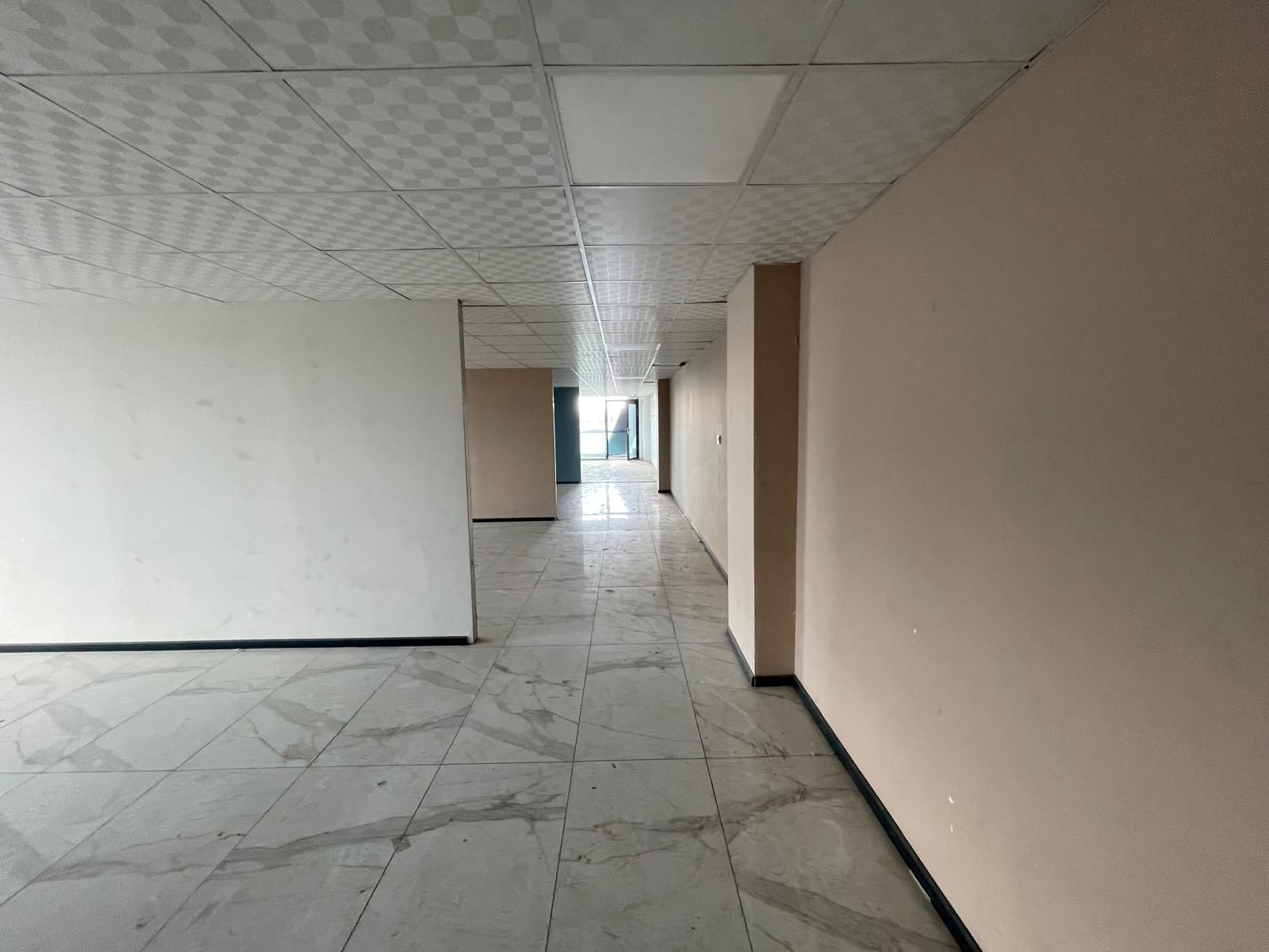 Kantar kavşağı Merkezi Konumda, Lüx Plaza Katı 250 m Satılık Premium İşyeri