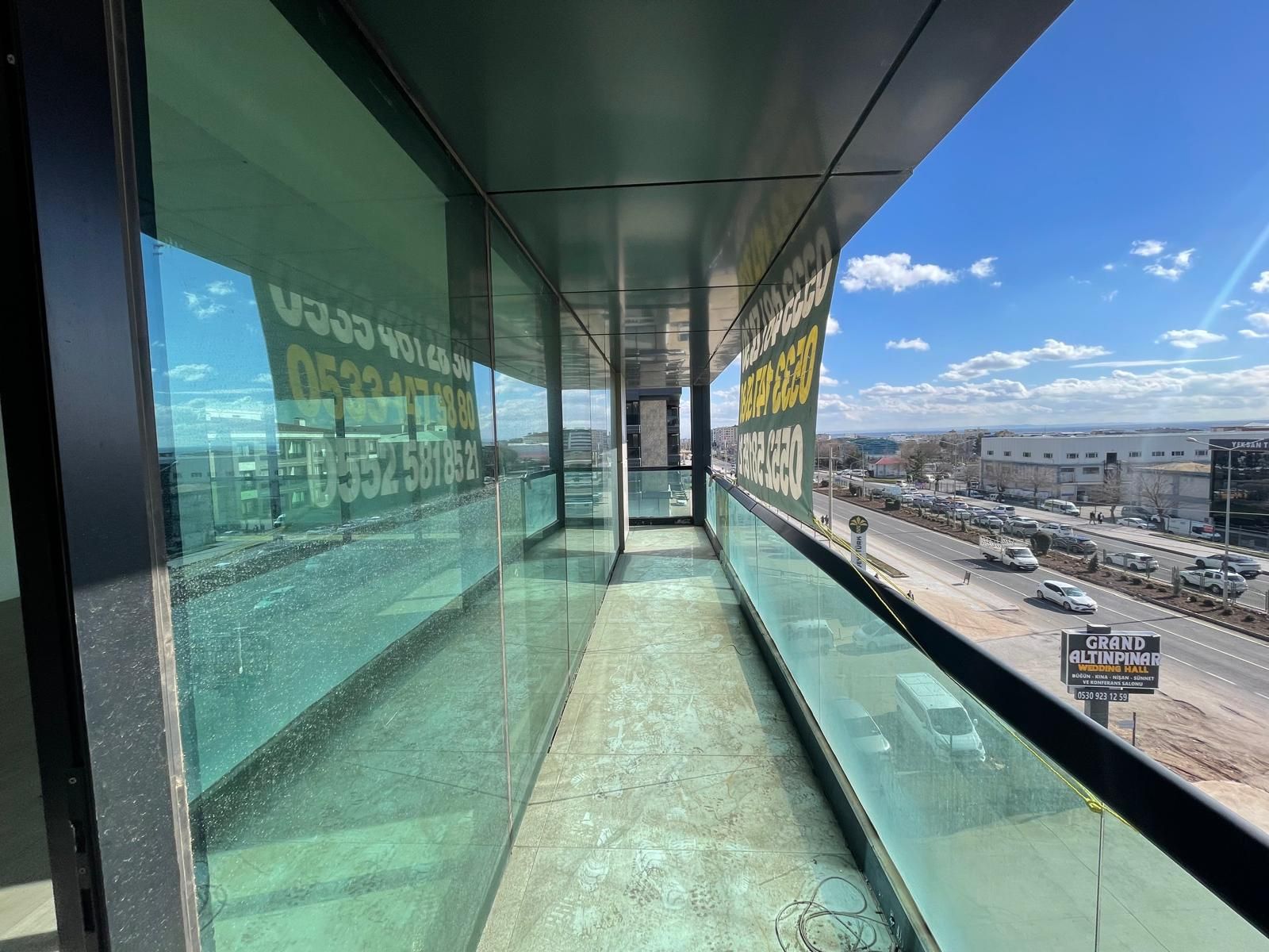 Kantar kavşağı Merkezi Konumda, Lüx Plaza Katı 250 m Satılık Premium İşyeri