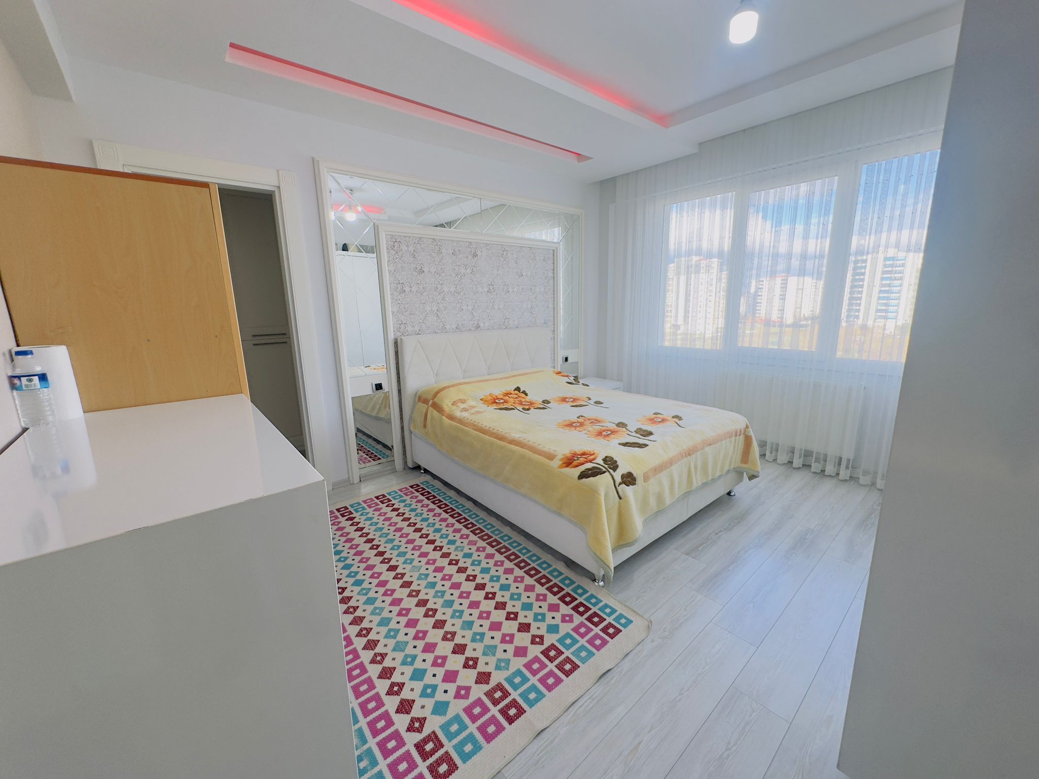 MAKRO LİFEDEN 50 MT YOLDA YATIRIMLIK 4.5+1 DAİRE SATILIKTIR