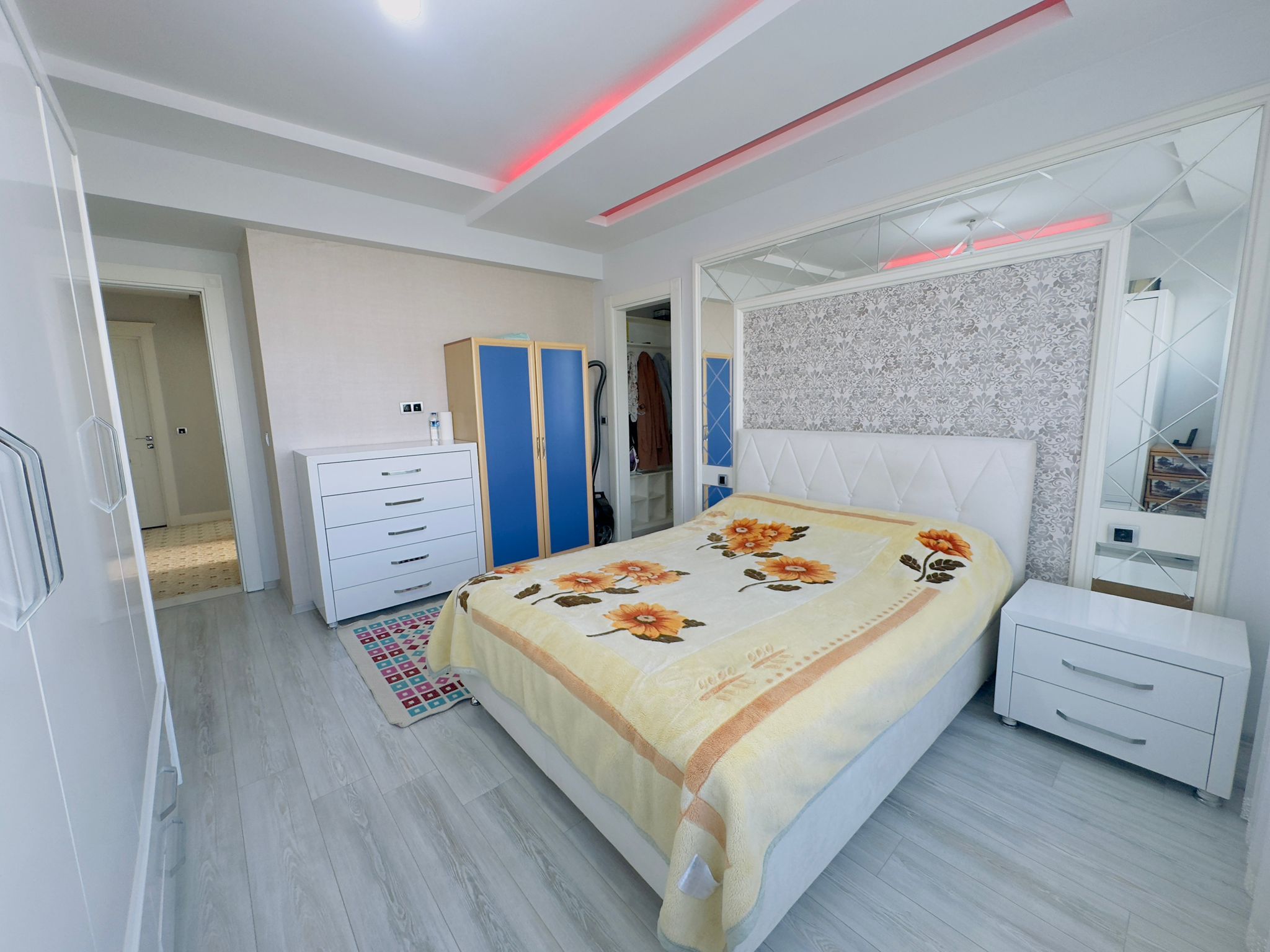 MAKRO LİFEDEN 50 MT YOLDA YATIRIMLIK 4.5+1 DAİRE SATILIKTIR