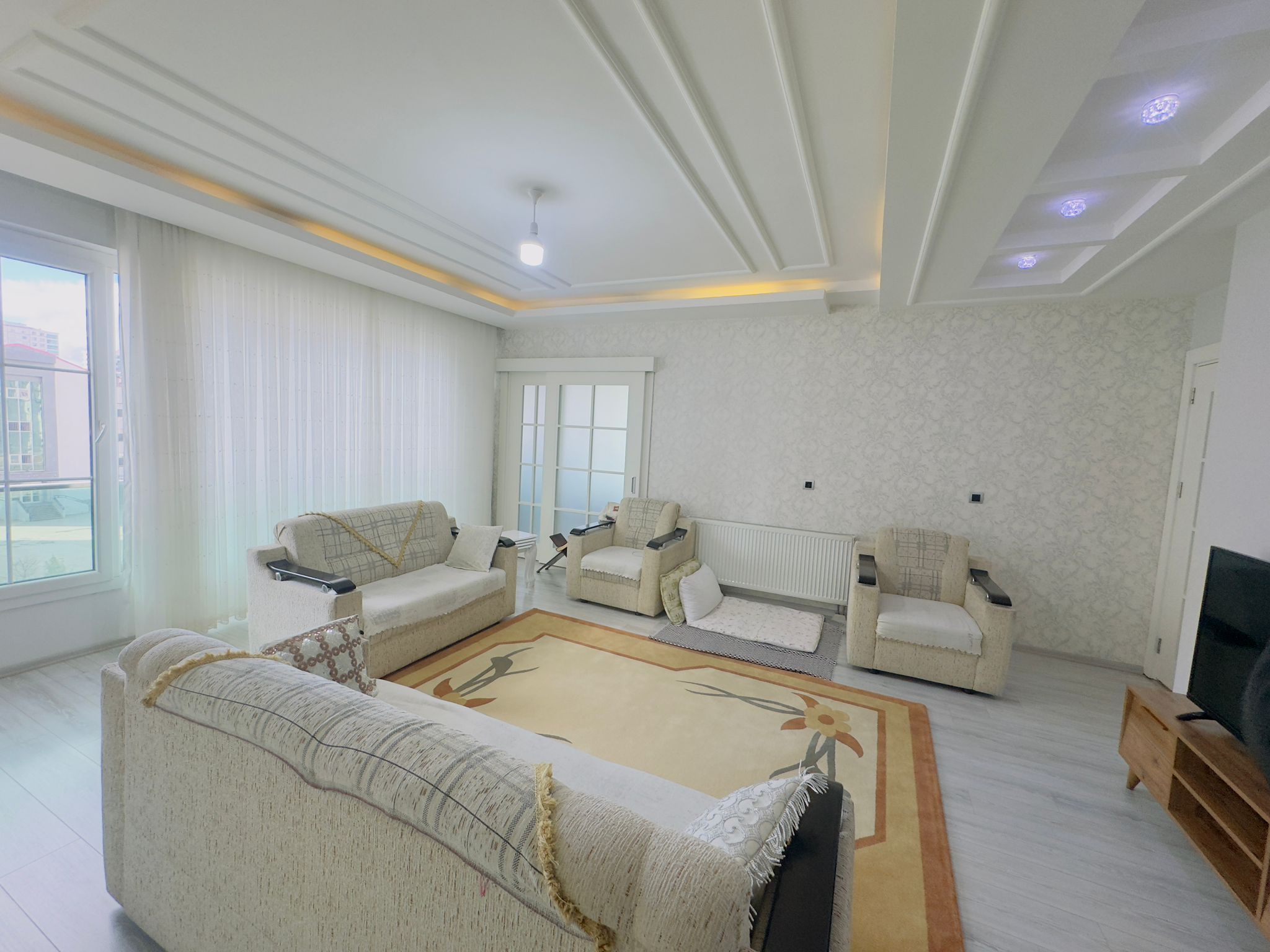 MAKRO LİFEDEN 50 MT YOLDA YATIRIMLIK 4.5+1 DAİRE SATILIKTIR