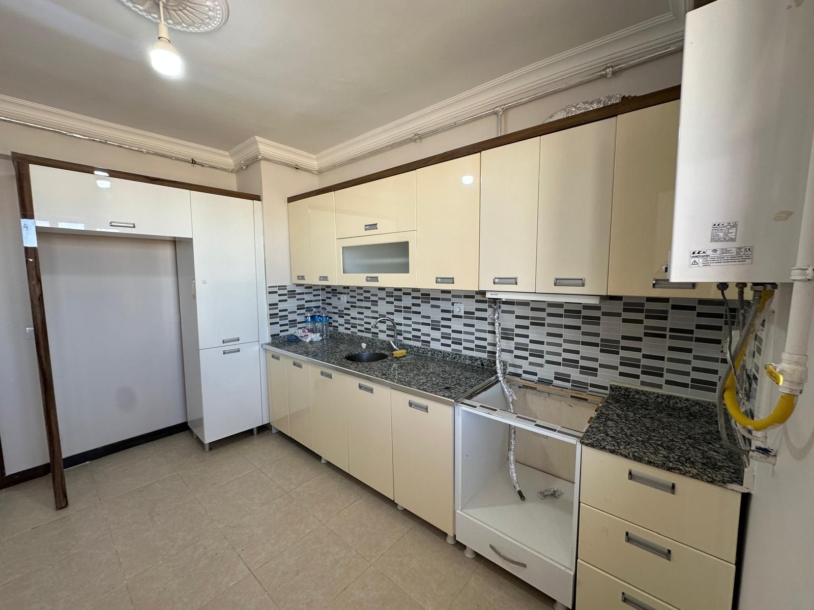 WİNSTOWN AVM YANI ARA KAT KİRALIK 3+1 DAİRE