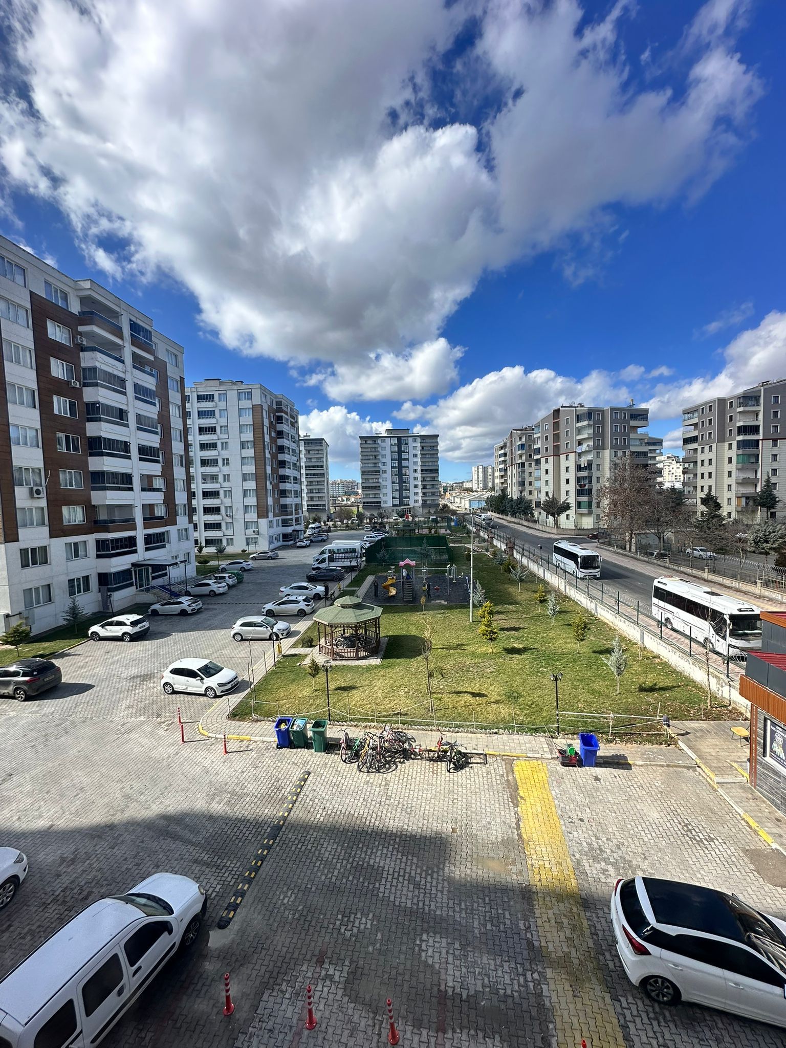BAĞCILAR HESKİF CADDESİNDE 3+1 LÜKS DAİREMİZ SATILIKTIR