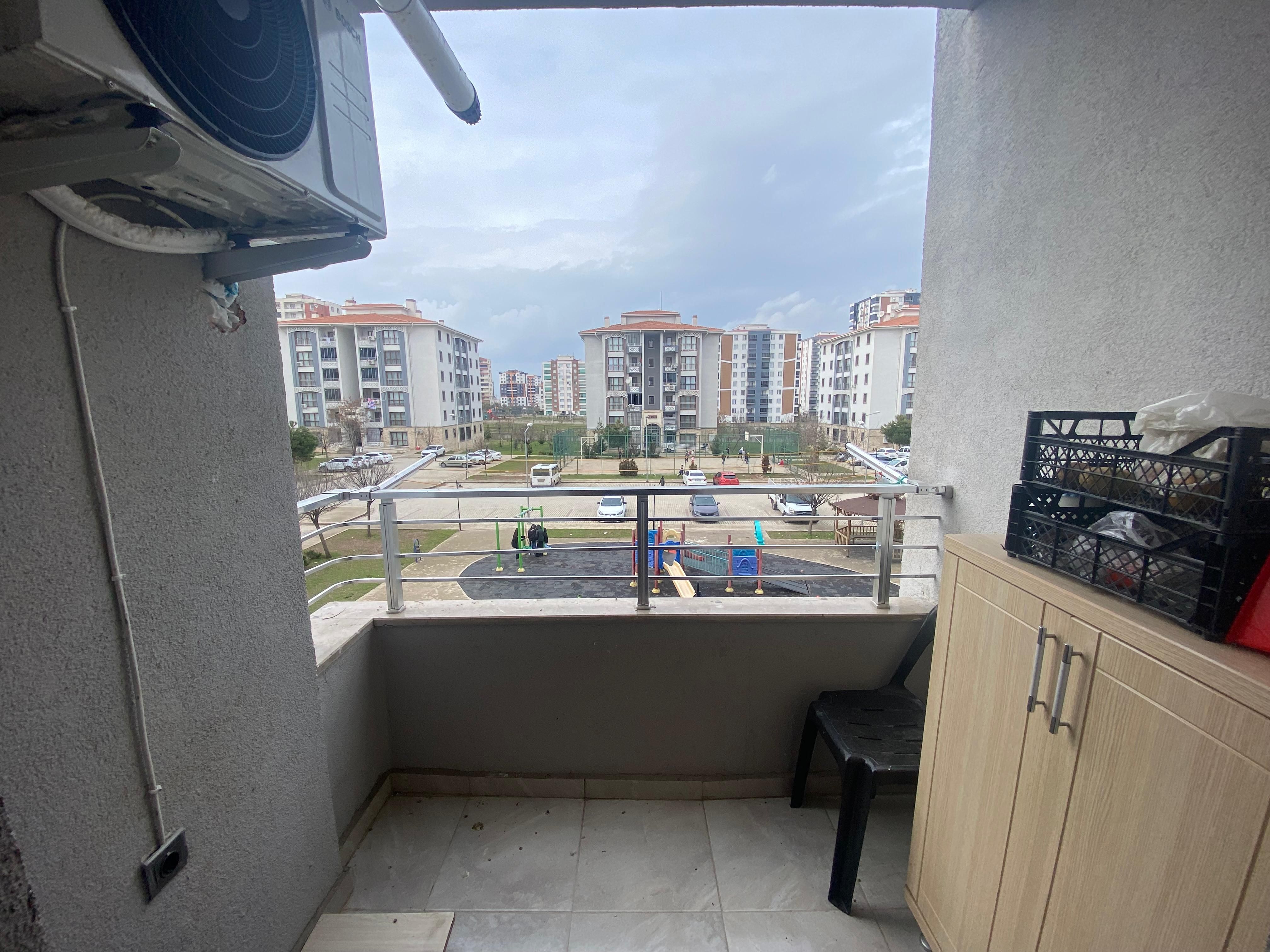 ÜÇKUYULARDA ARA KAT SATILIK 2+1 DAİRE