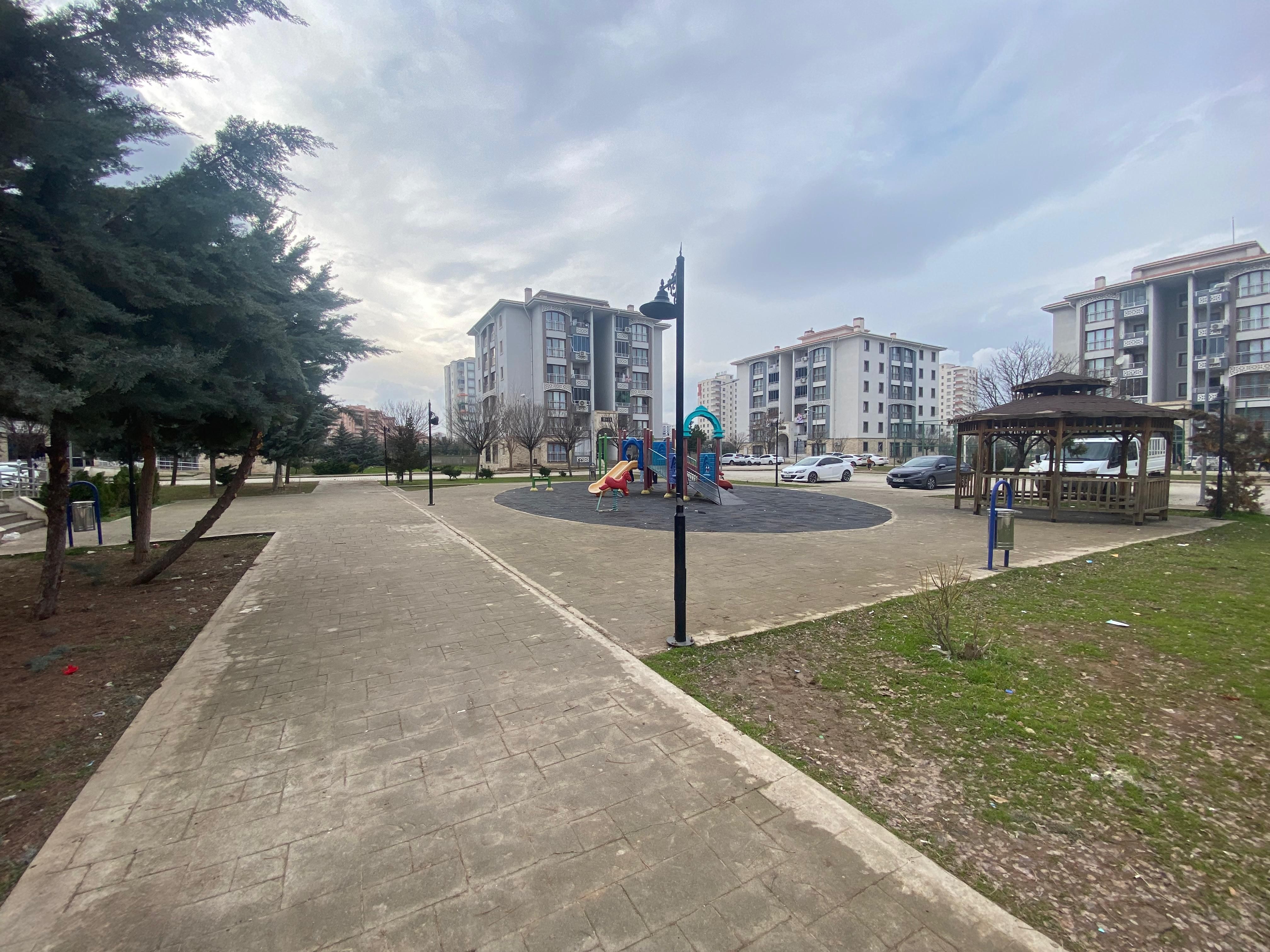 ÜÇKUYULARDA ARA KAT SATILIK 2+1 DAİRE