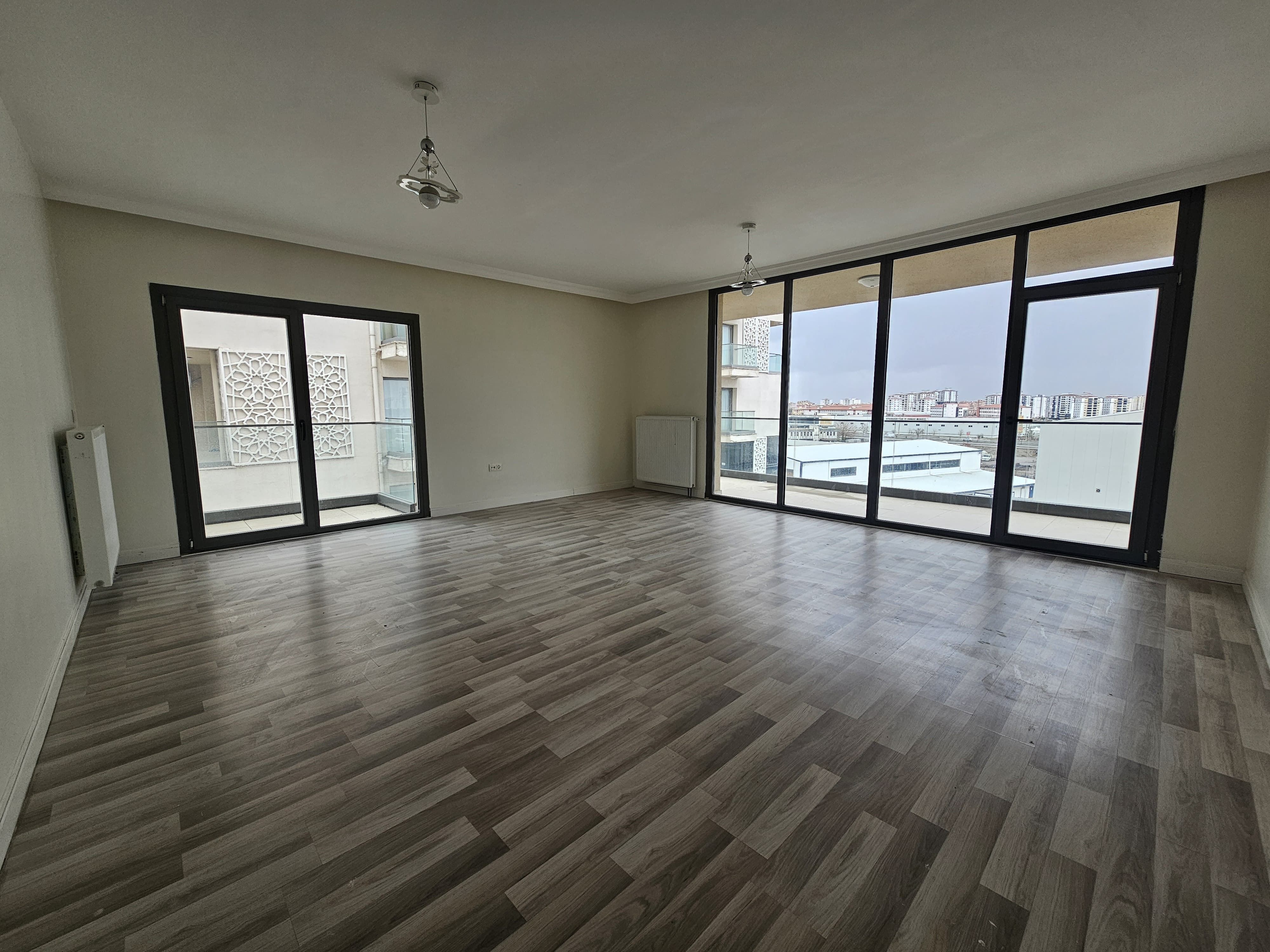 WİNSTOWN AVM ARKASI MALİYE KONUTLARINDA 3+1 SATILIK BOŞ DAİRE