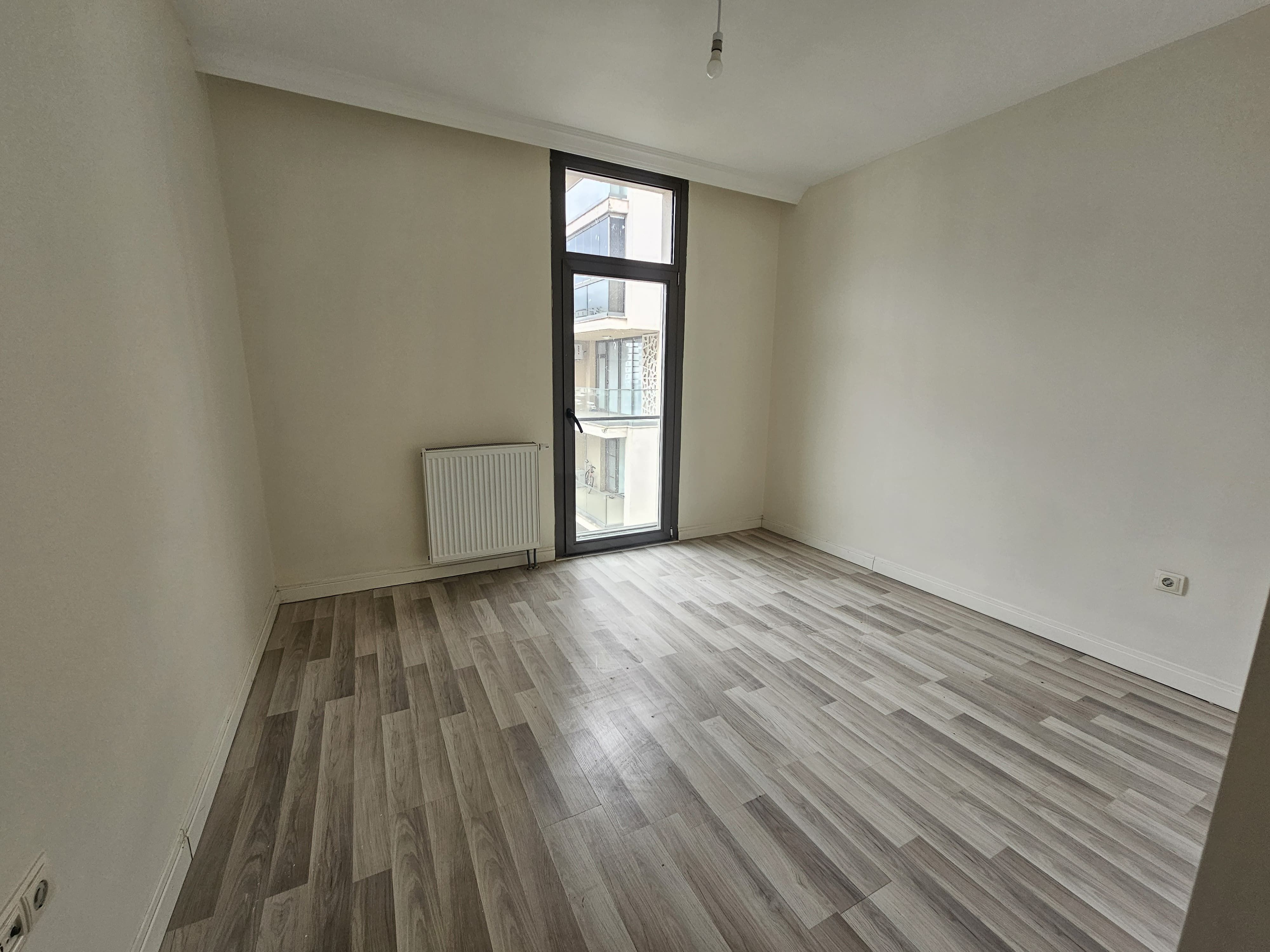 WİNSTOWN AVM ARKASI MALİYE KONUTLARINDA 3+1 SATILIK BOŞ DAİRE