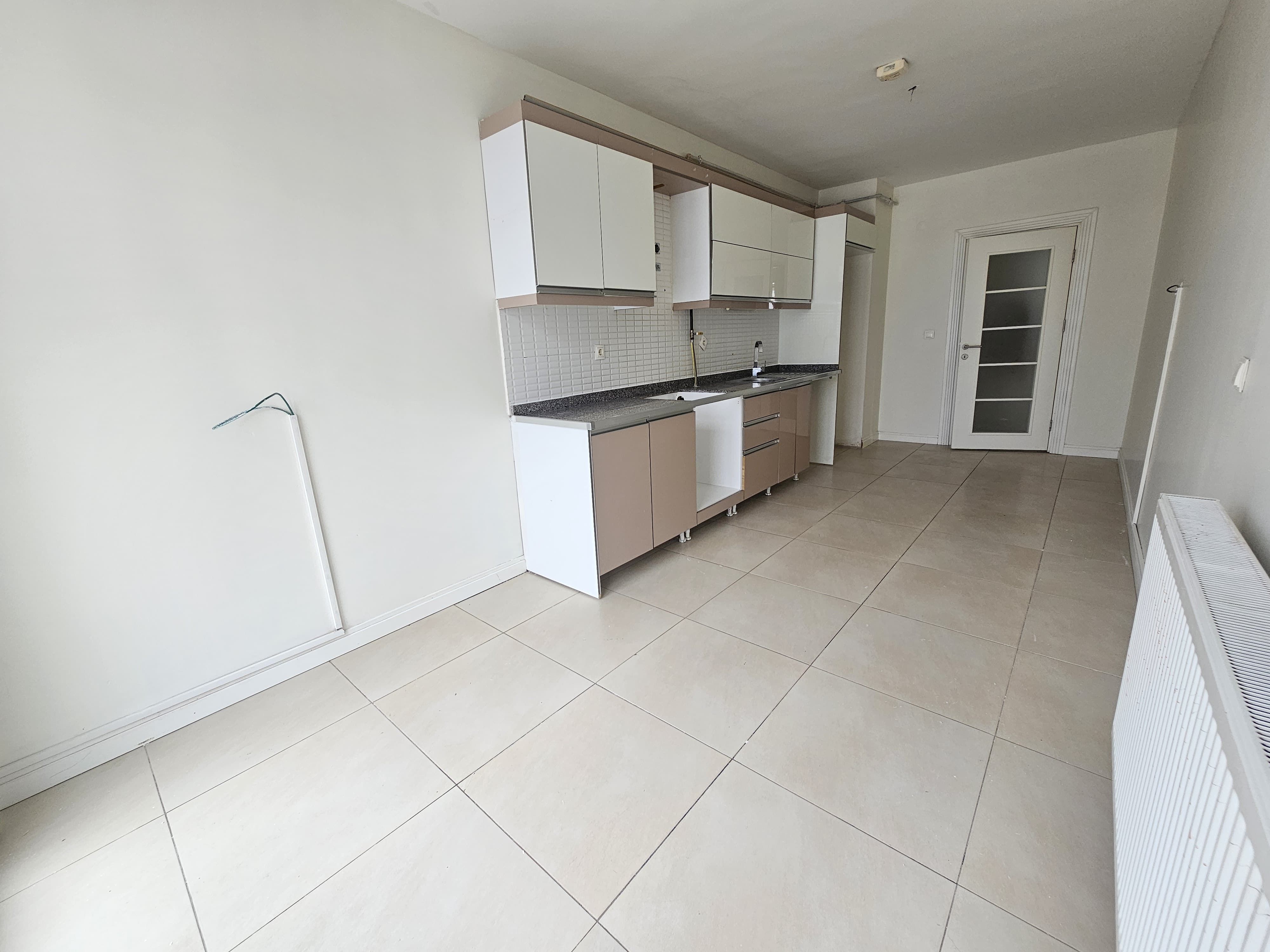 WİNSTOWN AVM ARKASI MALİYE KONUTLARINDA 3+1 SATILIK BOŞ DAİRE