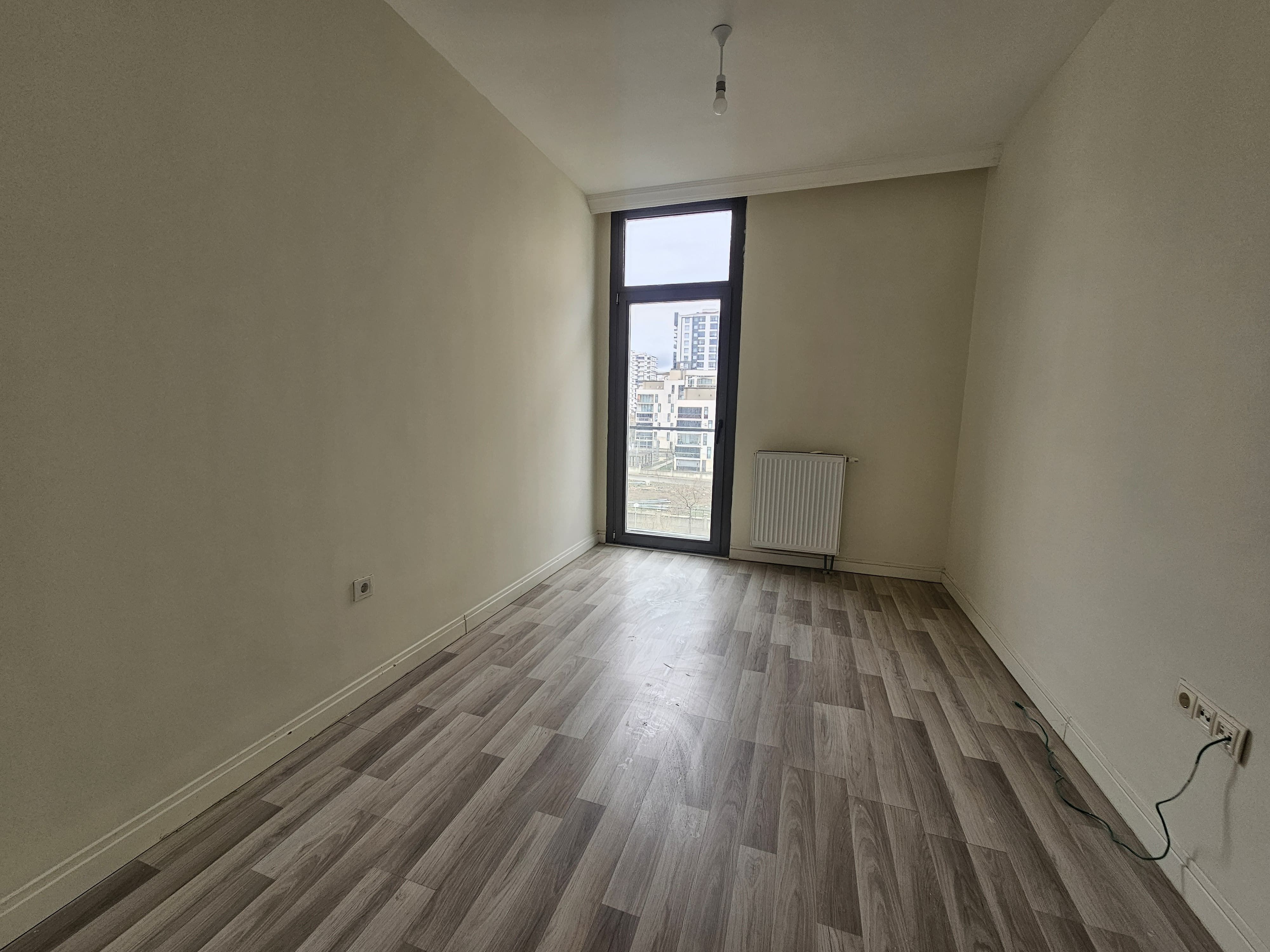 WİNSTOWN AVM ARKASI MALİYE KONUTLARINDA 3+1 SATILIK BOŞ DAİRE