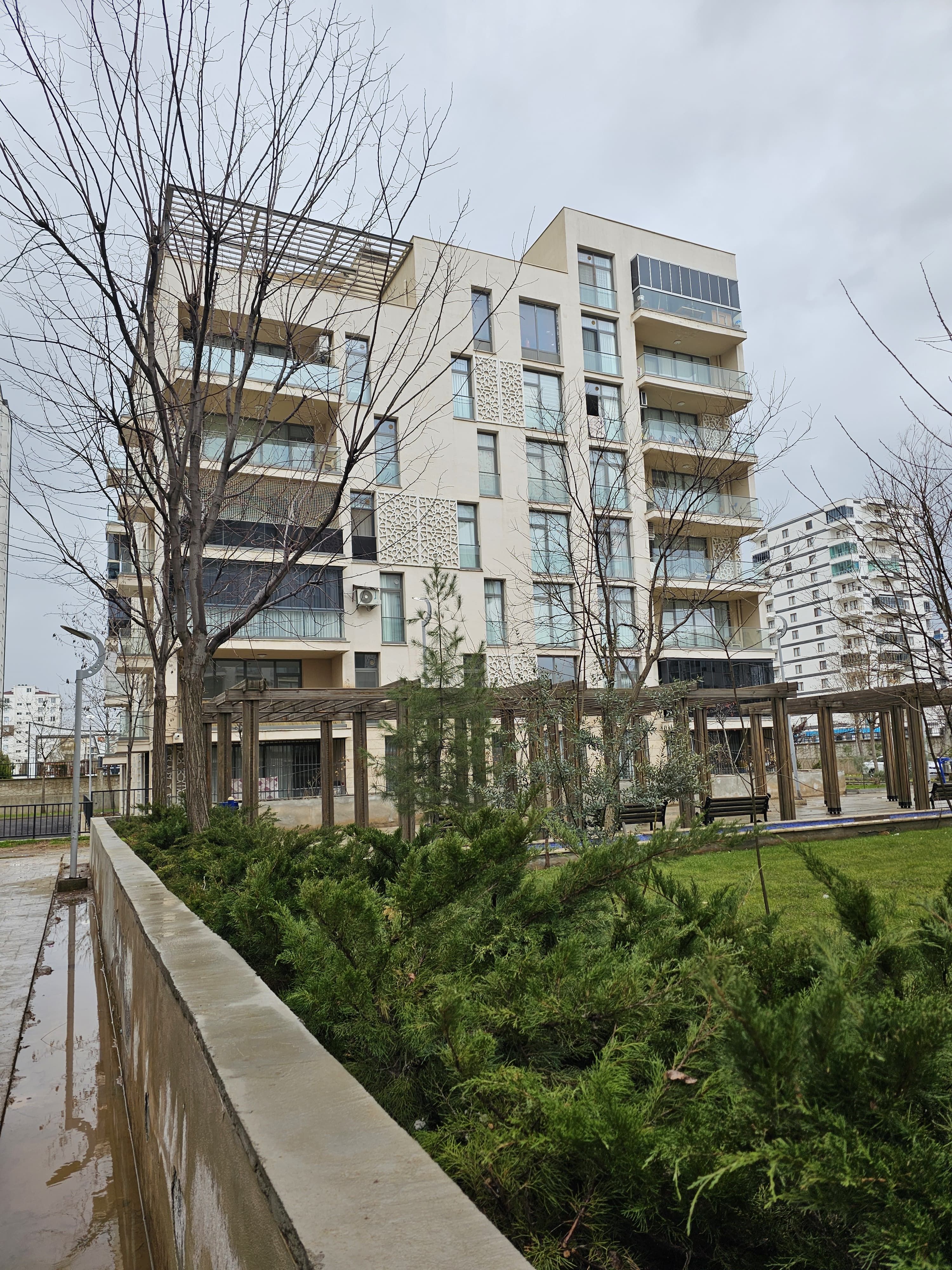 WİNSTOWN AVM ARKASI MALİYE KONUTLARINDA 3+1 SATILIK BOŞ DAİRE
