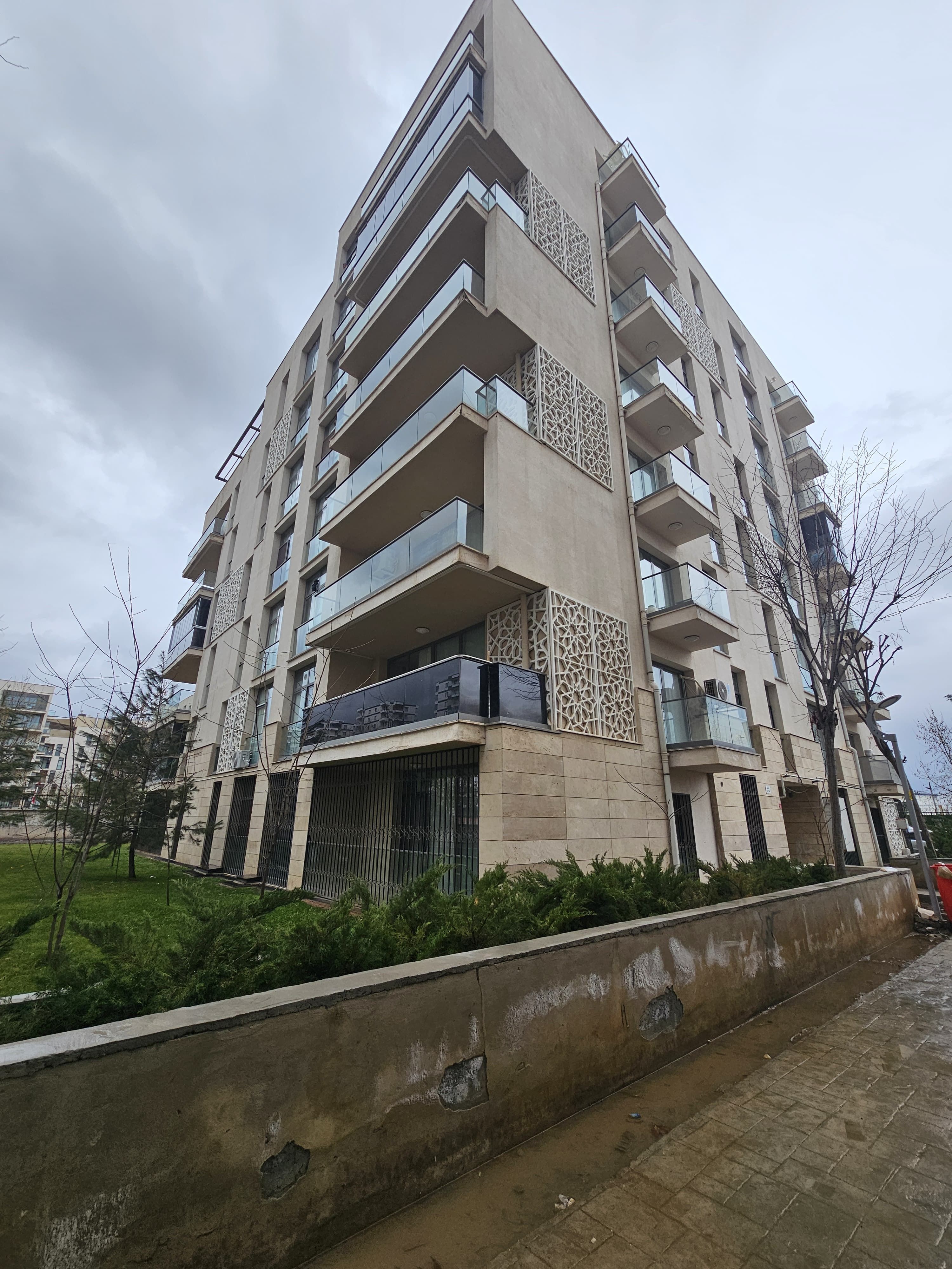 WİNSTOWN AVM ARKASI MALİYE KONUTLARINDA 3+1 SATILIK BOŞ DAİRE
