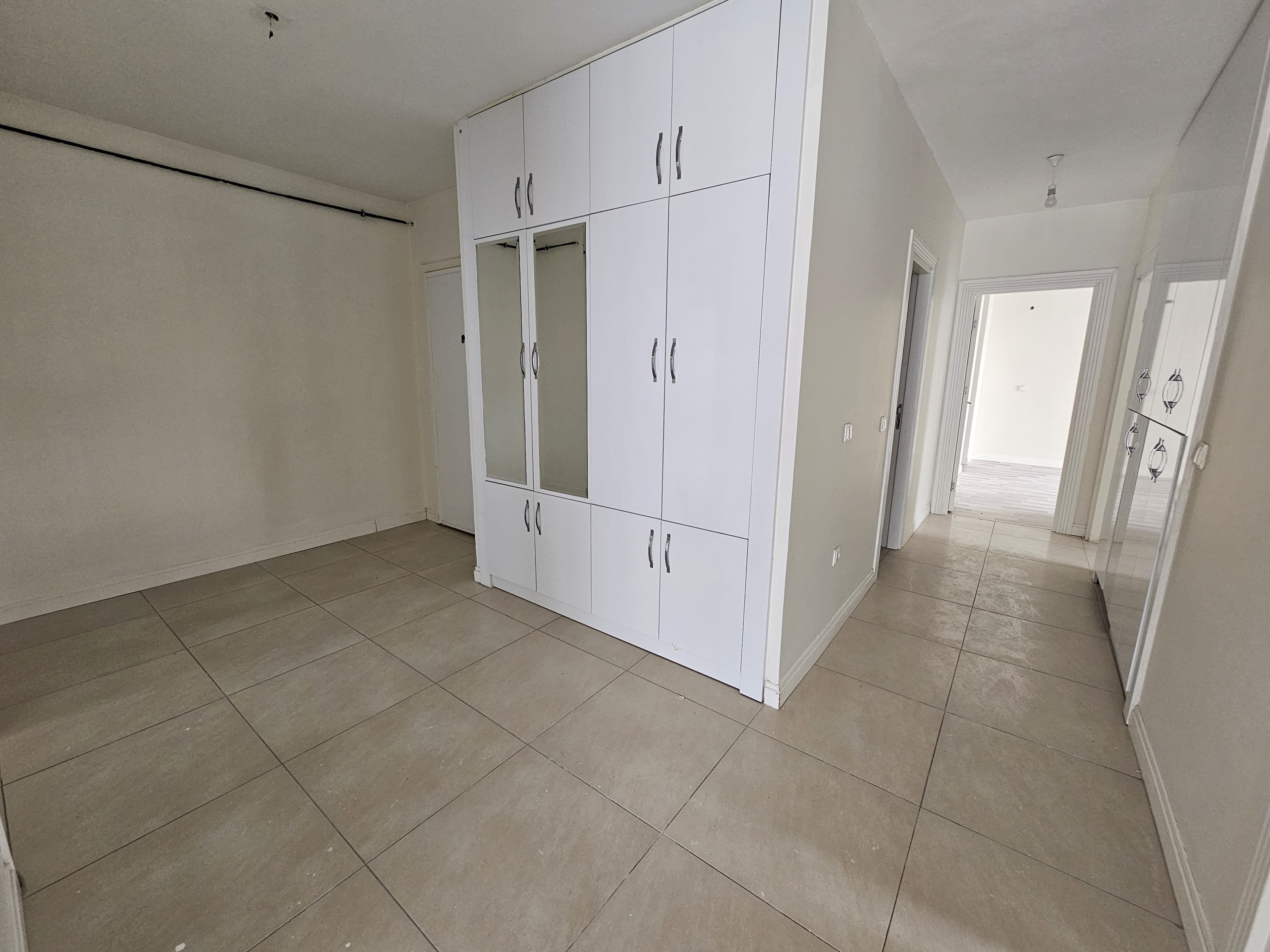 WİNSTOWN AVM ARKASI MALİYE KONUTLARINDA 3+1 SATILIK BOŞ DAİRE