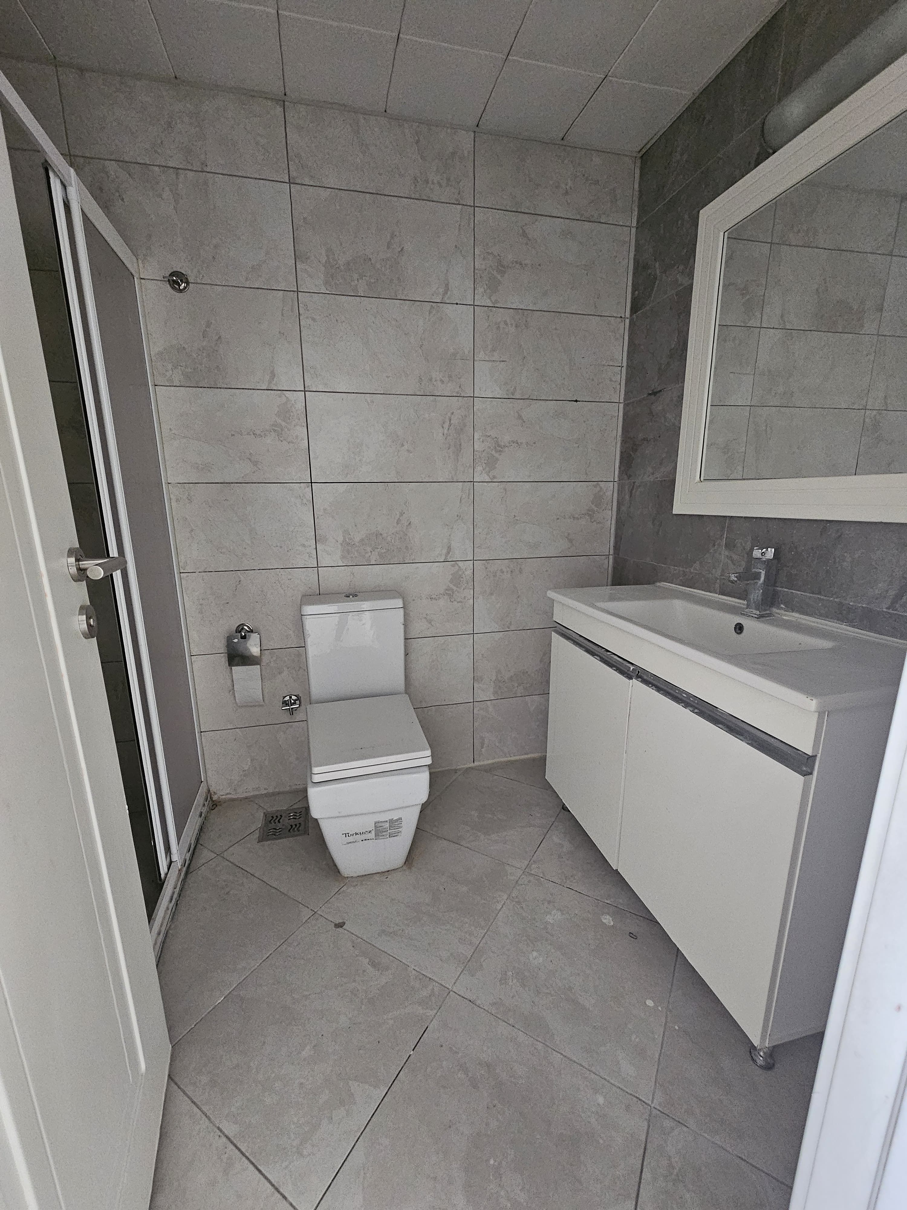 WİNSTOWN AVM ARKASI MALİYE KONUTLARINDA 3+1 SATILIK BOŞ DAİRE