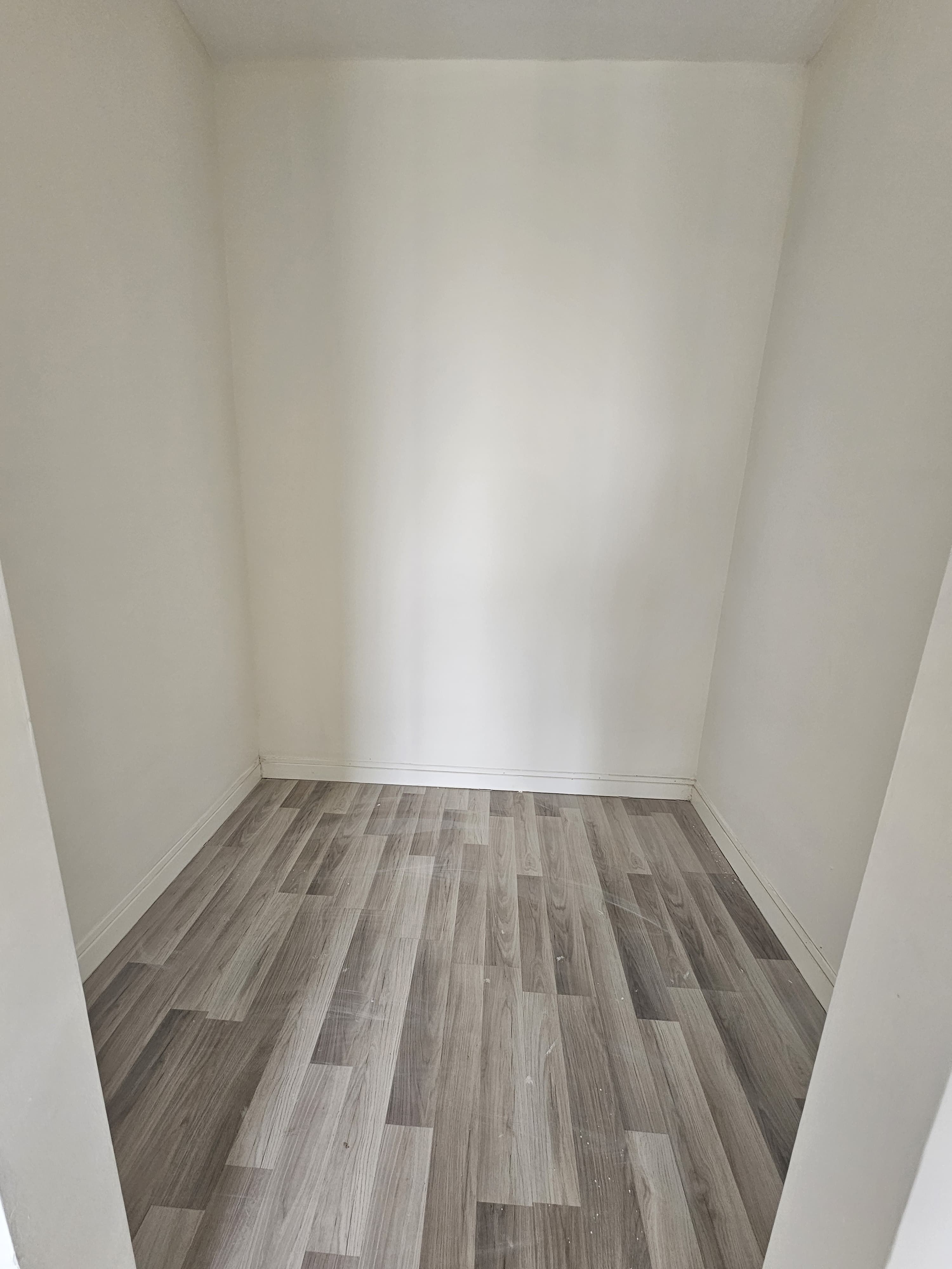 WİNSTOWN AVM ARKASI MALİYE KONUTLARINDA 3+1 SATILIK BOŞ DAİRE