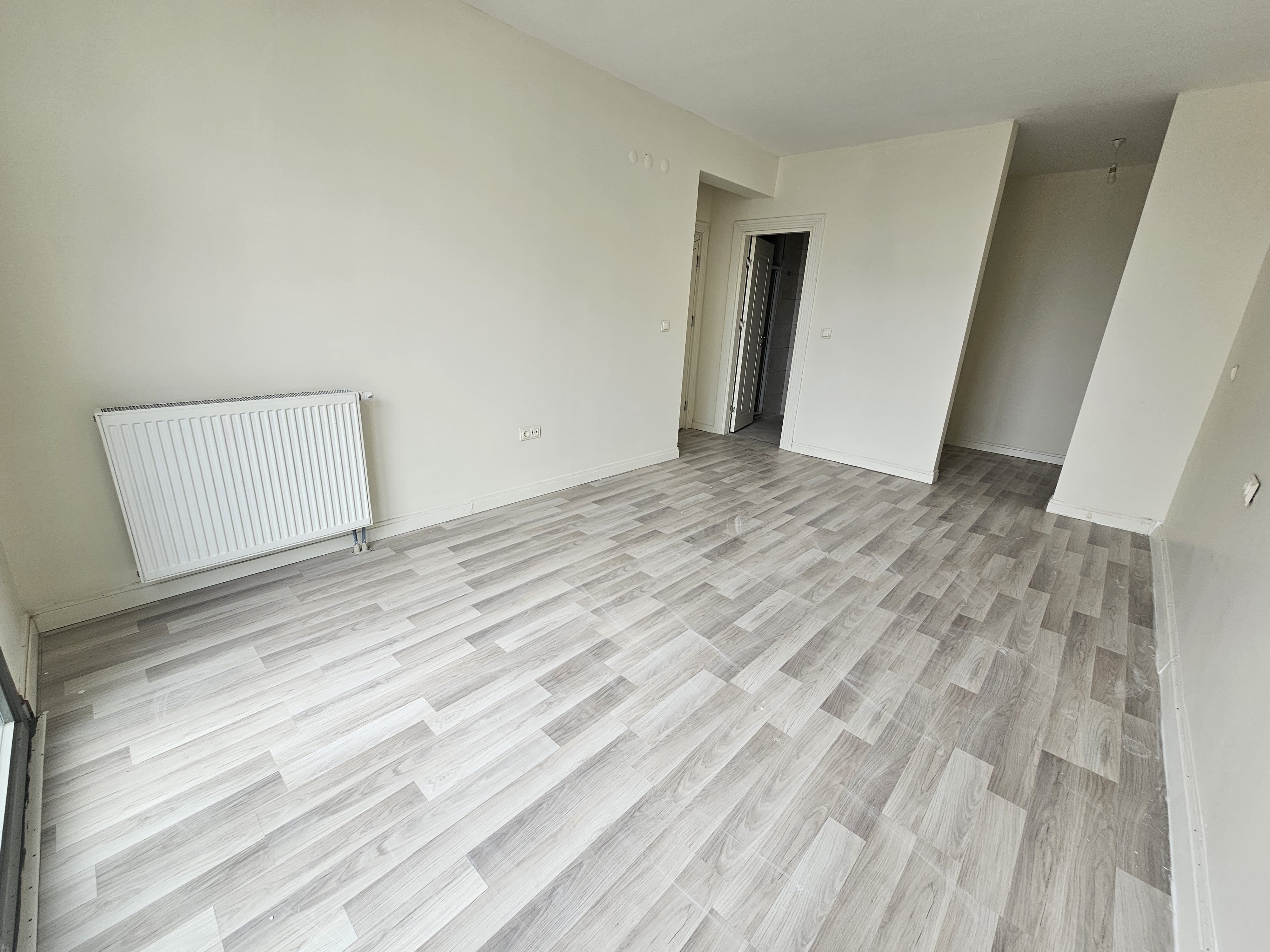 WİNSTOWN AVM ARKASI MALİYE KONUTLARINDA 3+1 SATILIK BOŞ DAİRE