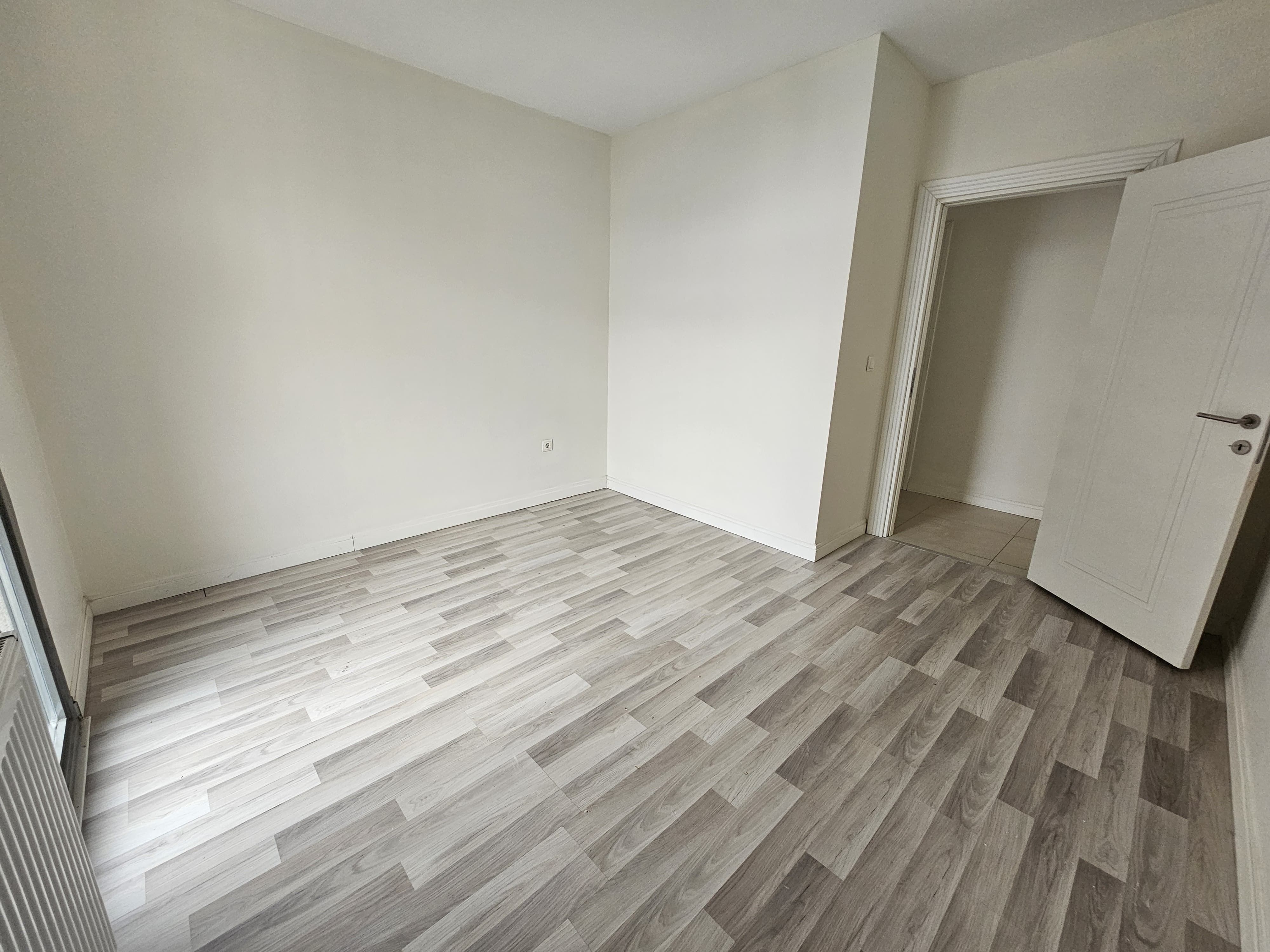 WİNSTOWN AVM ARKASI MALİYE KONUTLARINDA 3+1 SATILIK BOŞ DAİRE