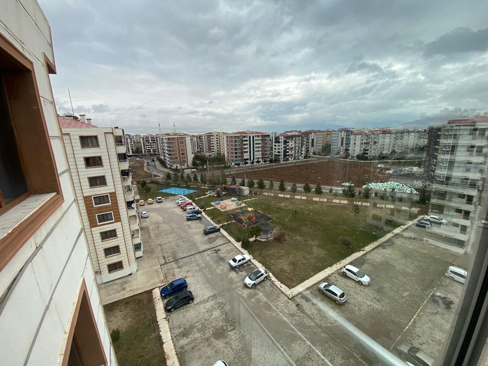 BAĞCILAR EVRİM ALATAŞ CADDESİNDE 3+1 LÜX DAİRE