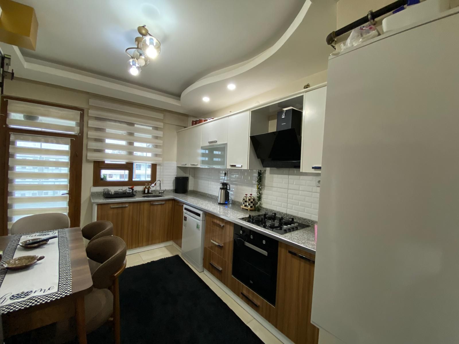 BAĞCILAR EVRİM ALATAŞ CADDESİNDE 3+1 LÜX DAİRE
