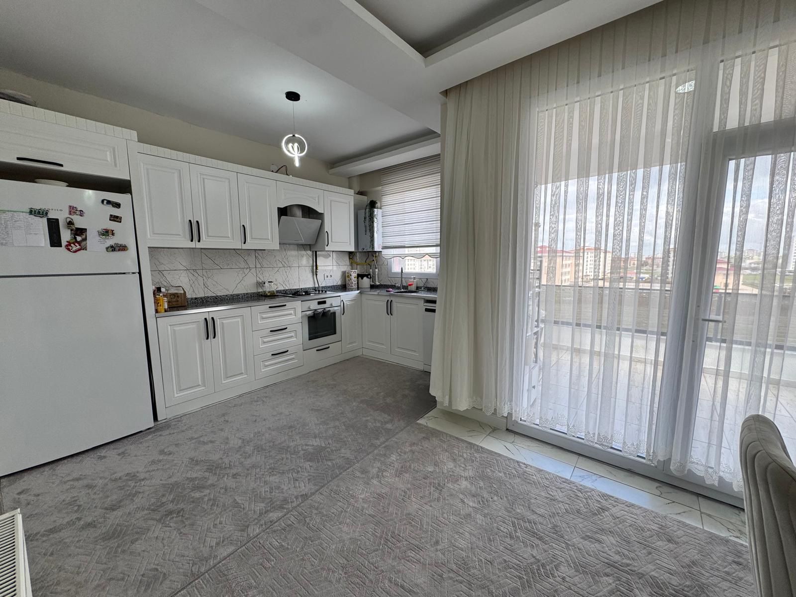 ÜÇKUYULAR ARAŞTIRMA HASTANESİ KARŞISINDA SİTE İÇİ 2.5+1 ACİL SATILIK DAİRE