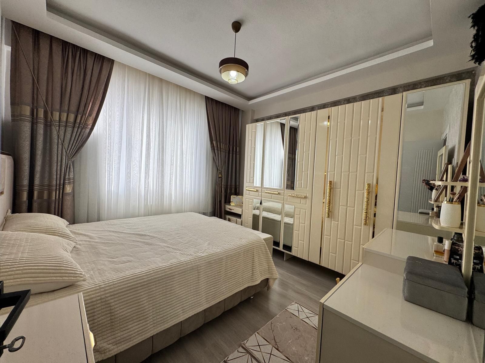 ÜÇKUYULAR ARAŞTIRMA HASTANESİ KARŞISINDA SİTE İÇİ 2.5+1 ACİL SATILIK DAİRE