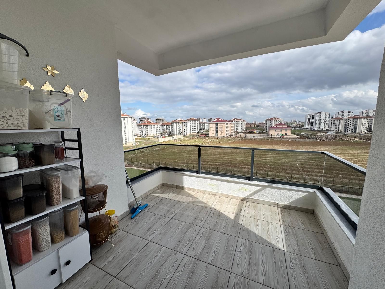 ÜÇKUYULAR ARAŞTIRMA HASTANESİ KARŞISINDA SİTE İÇİ 2.5+1 ACİL SATILIK DAİRE