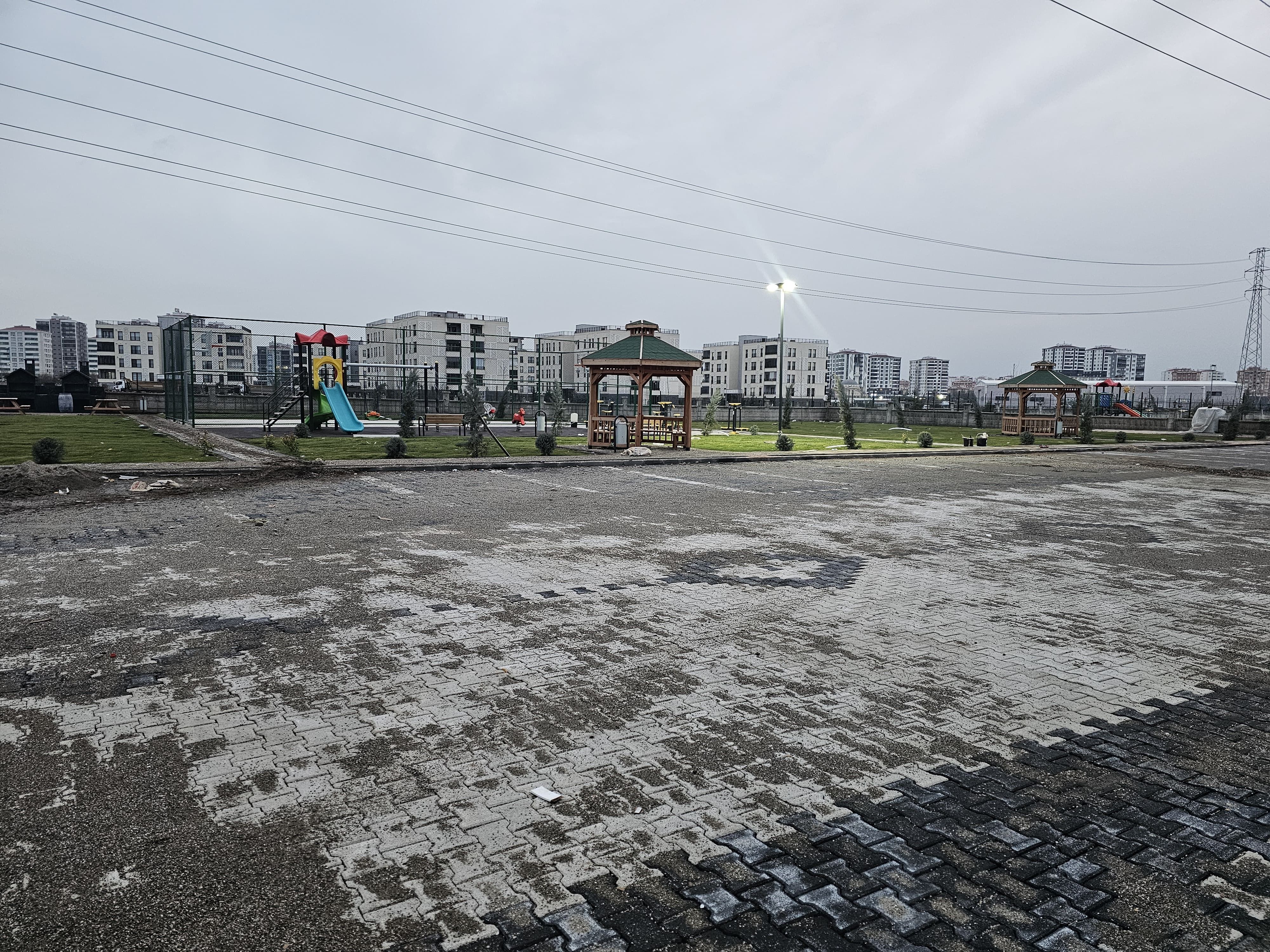 UÇKUYULARDA SATILIK FIRSAT 1+1 ARA KAT DAİRE