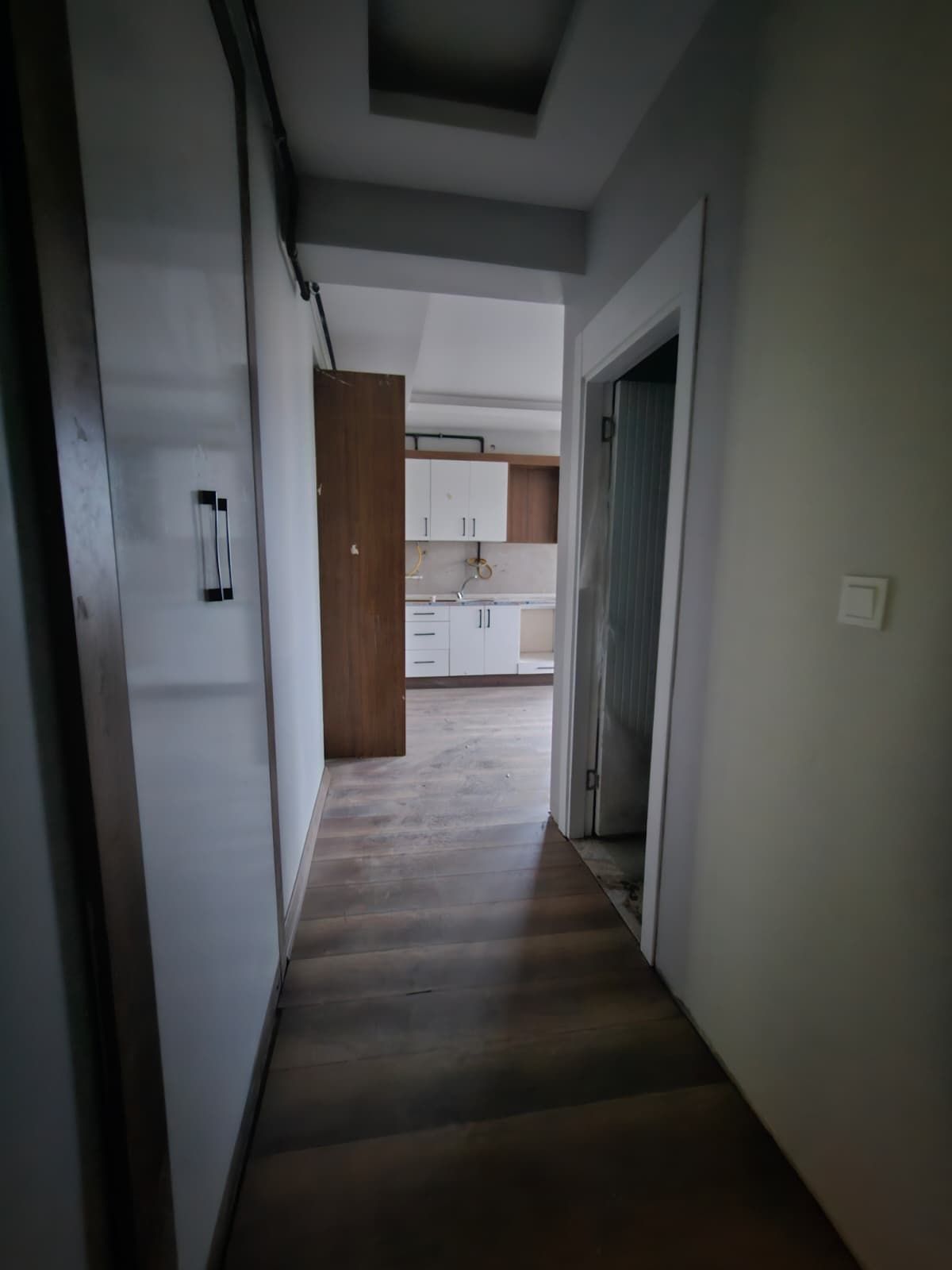 UÇKUYULARDA SATILIK FIRSAT 1+1 ARA KAT DAİRE