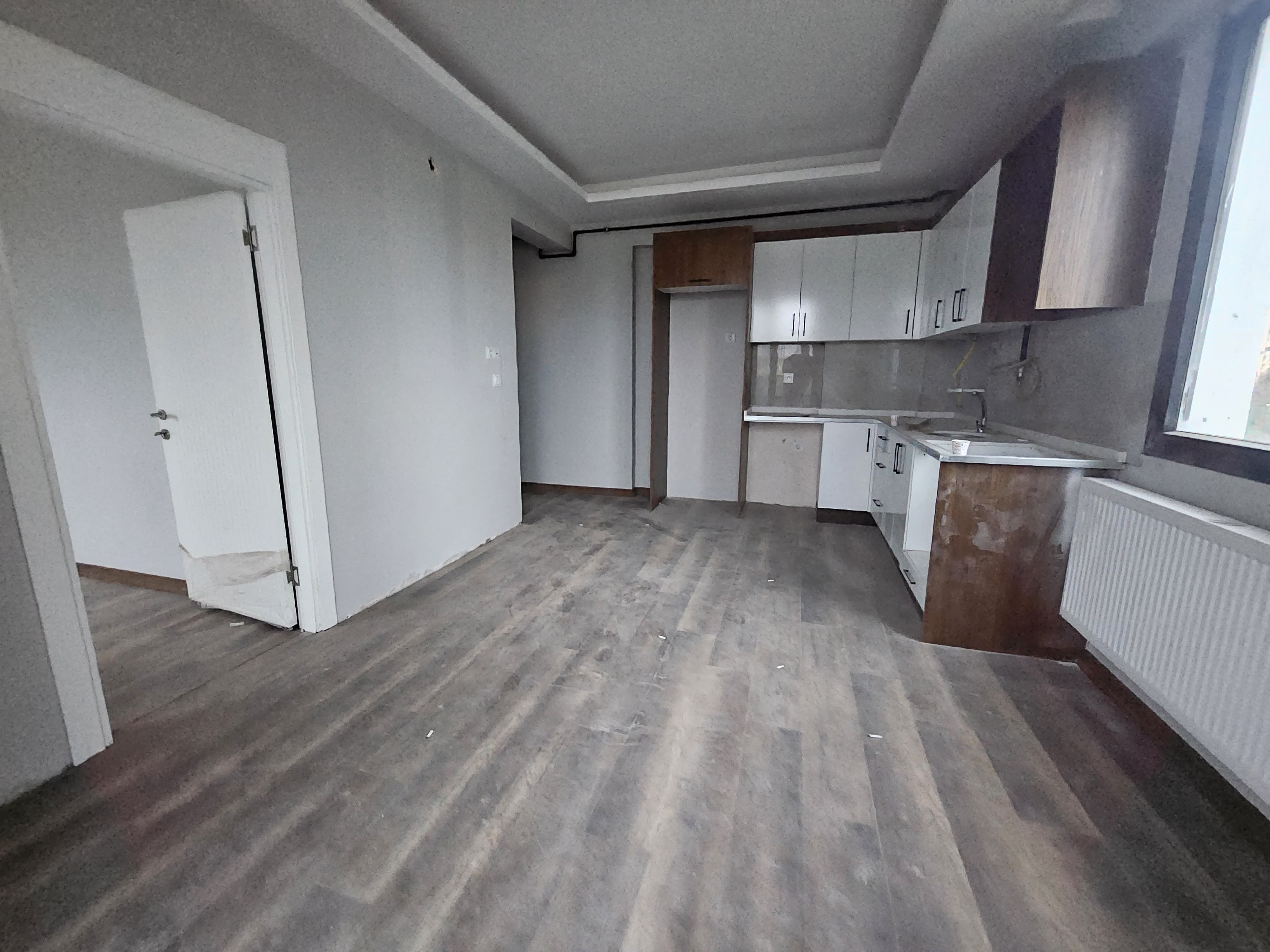 UÇKUYULARDA SATILIK FIRSAT 1+1 ARA KAT DAİRE