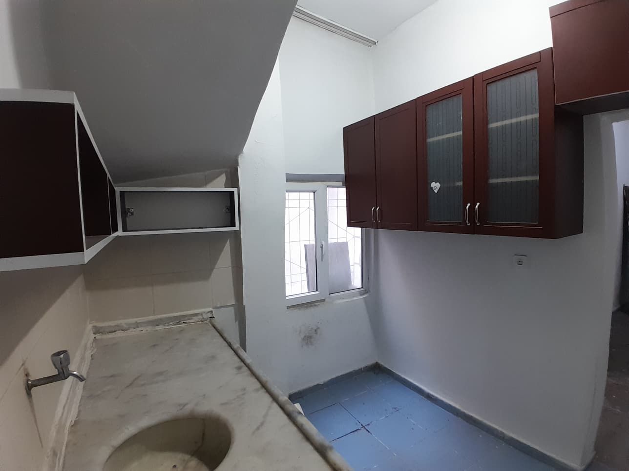 BAĞLARDA NURİYE ÇELEBİ ESER İLKOKULU YANI SATILIK 2+1 DAİRE