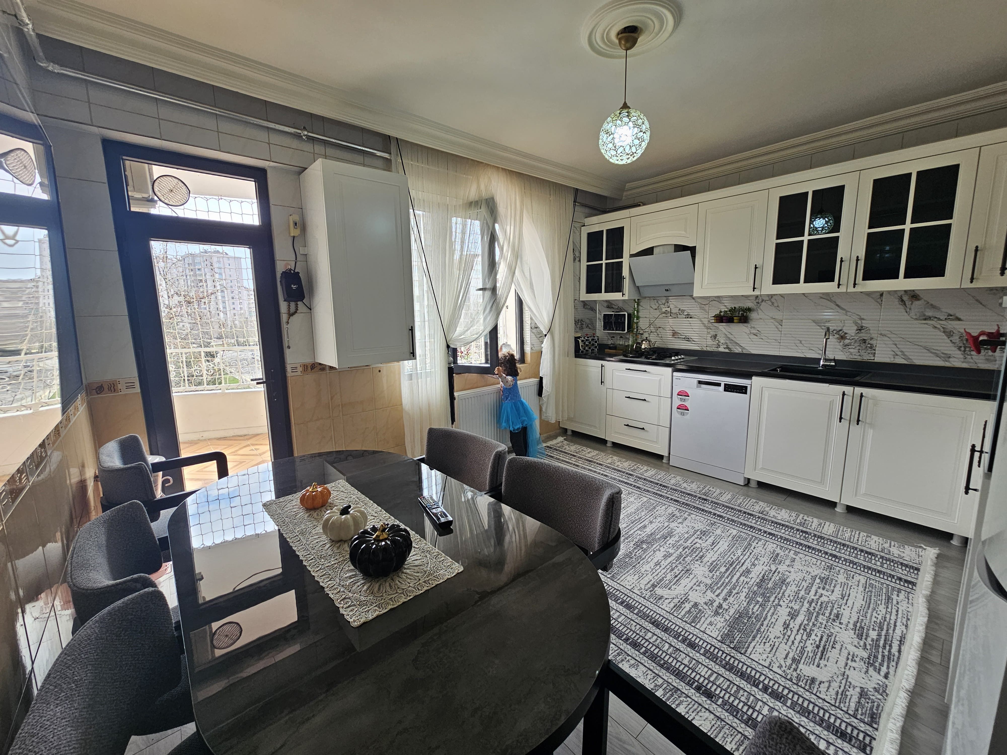 TEKEL KAVŞAĞI CİVARI FUL YAPILI ACİL SATILIK İLK GÜNDEN HASARSIZ 3+1 DAİRE!