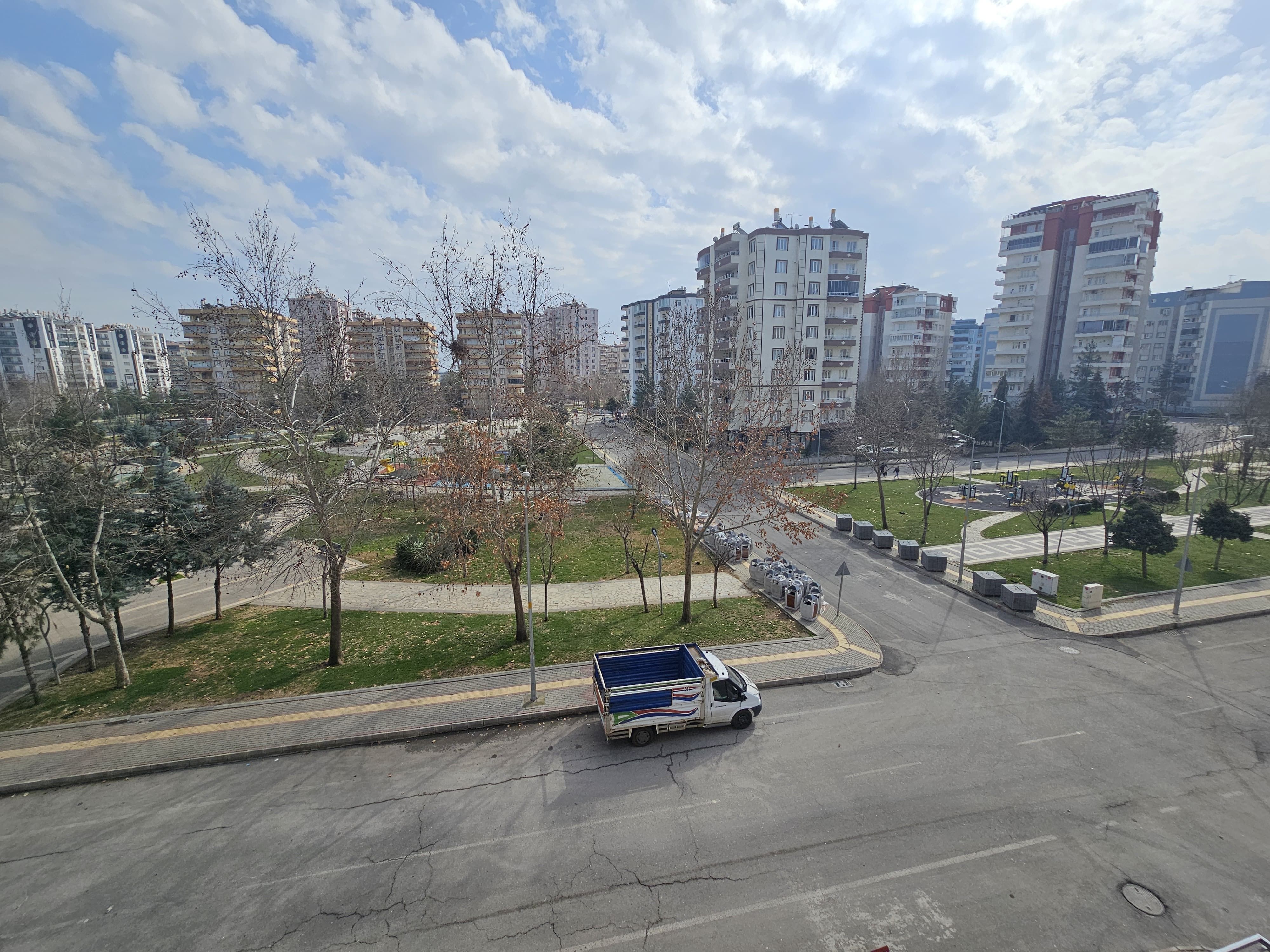 TEKEL KAVŞAĞI CİVARI FUL YAPILI ACİL SATILIK İLK GÜNDEN HASARSIZ 3+1 DAİRE!