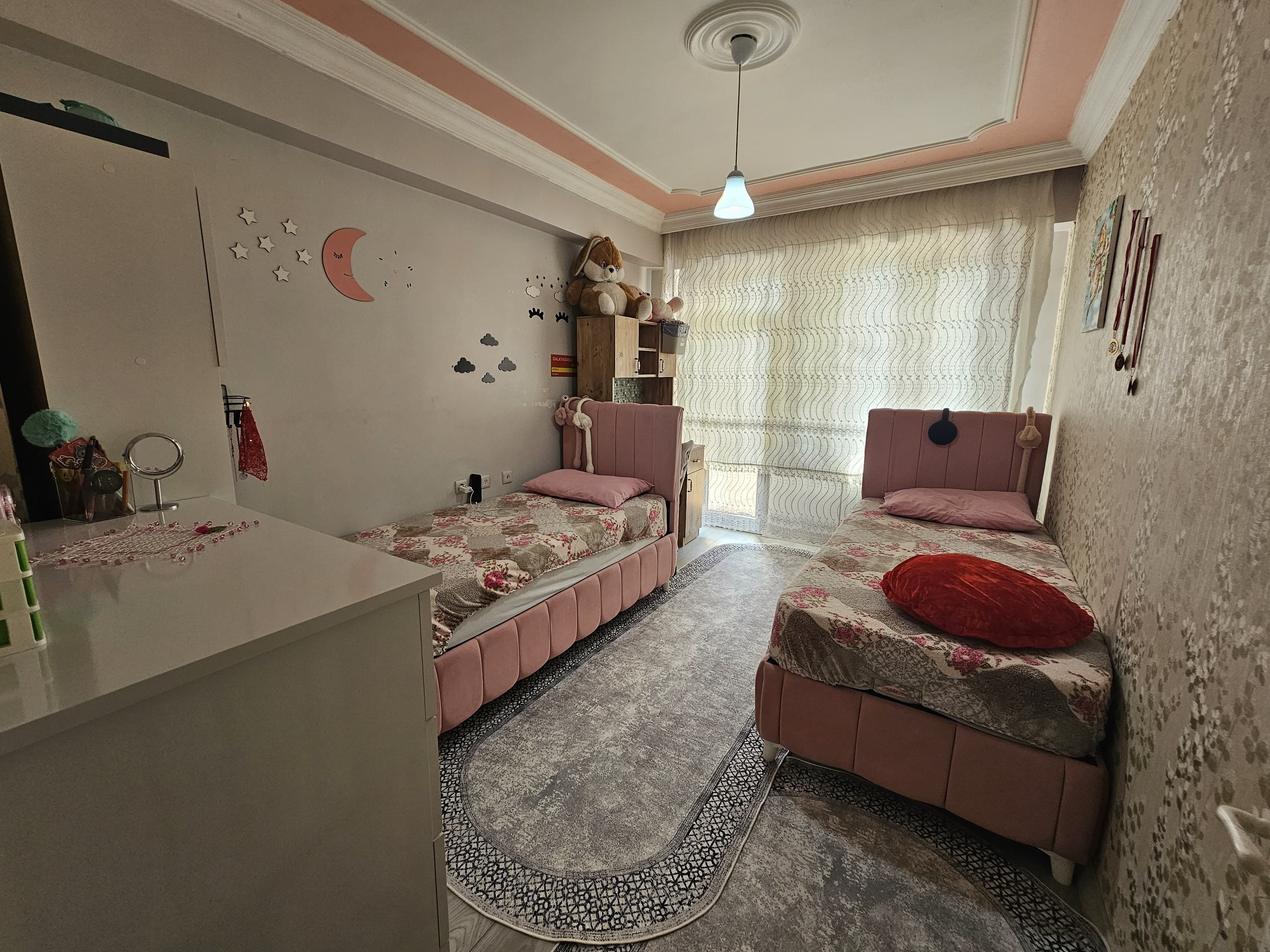 TEKEL KAVŞAĞI CİVARI FUL YAPILI ACİL SATILIK İLK GÜNDEN HASARSIZ 3+1 DAİRE!