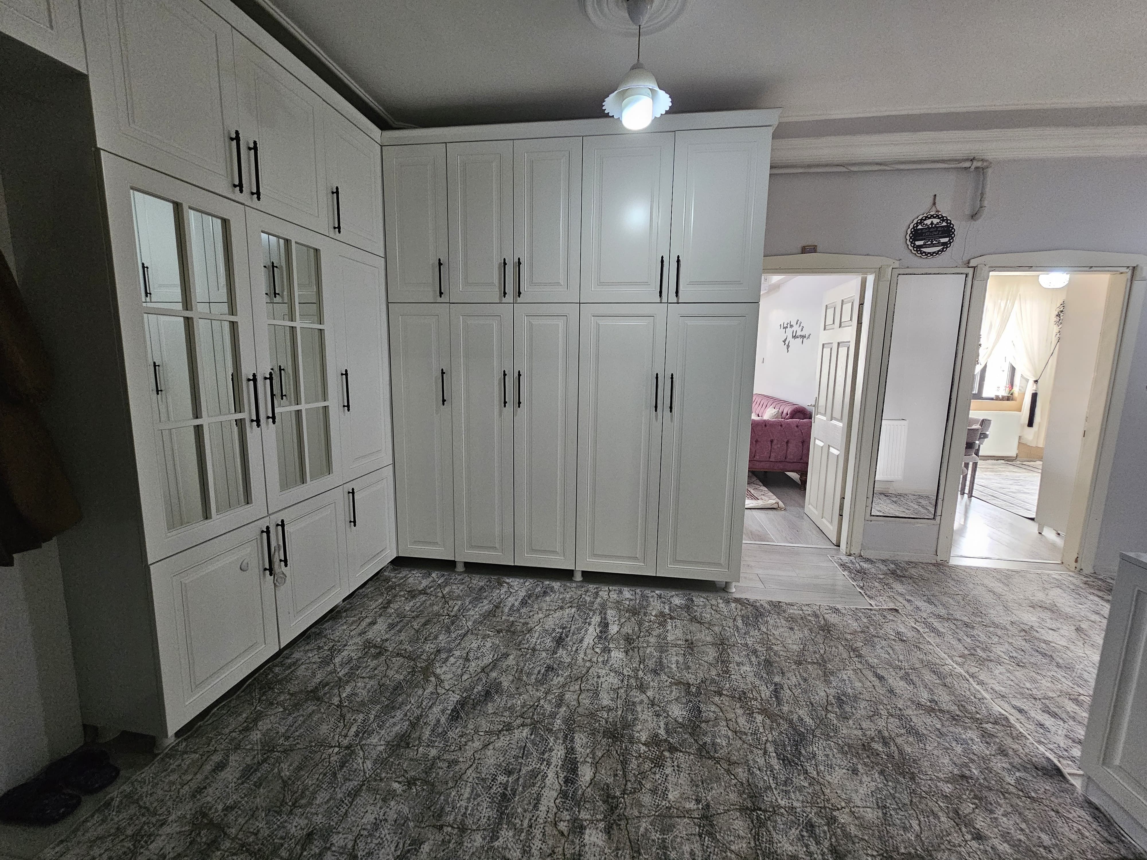 TEKEL KAVŞAĞI CİVARI FUL YAPILI ACİL SATILIK İLK GÜNDEN HASARSIZ 3+1 DAİRE!