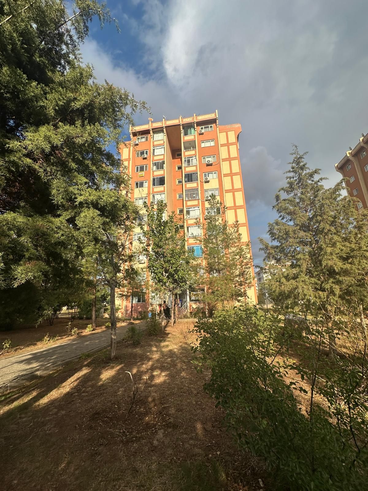 ÜÇKULAR KADOİL PETROL KARŞISI ACİL SATILIK 2+1 DAİRE!!