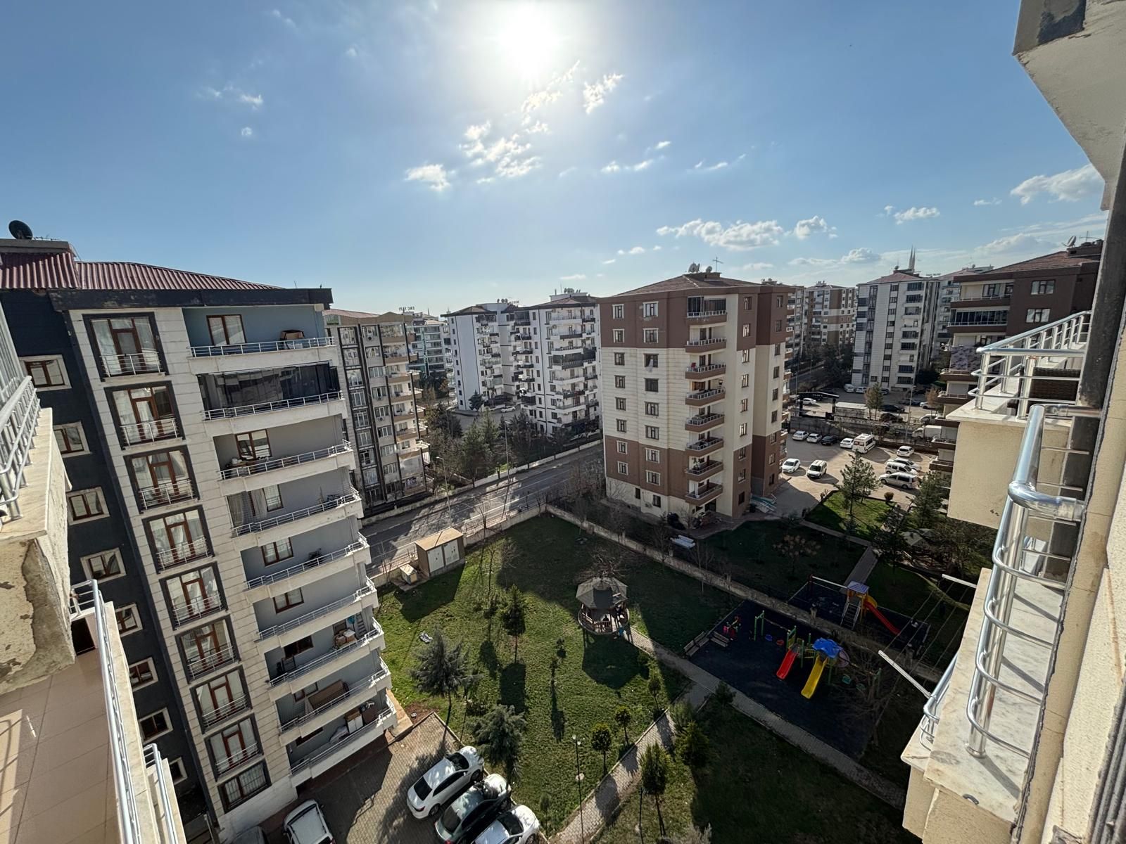 BAĞCILAR GÖKKUŞAĞI DÜĞÜN SALONU KARŞISI SATILIK 3+1 DAİRE