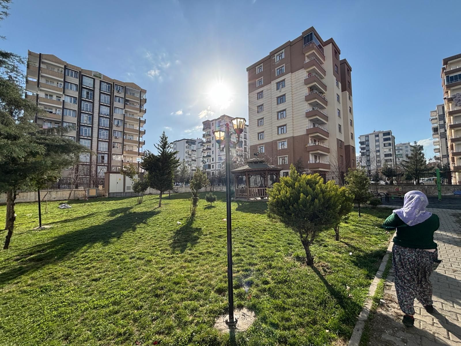 BAĞCILAR GÖKKUŞAĞI DÜĞÜN SALONU KARŞISI SATILIK 3+1 DAİRE