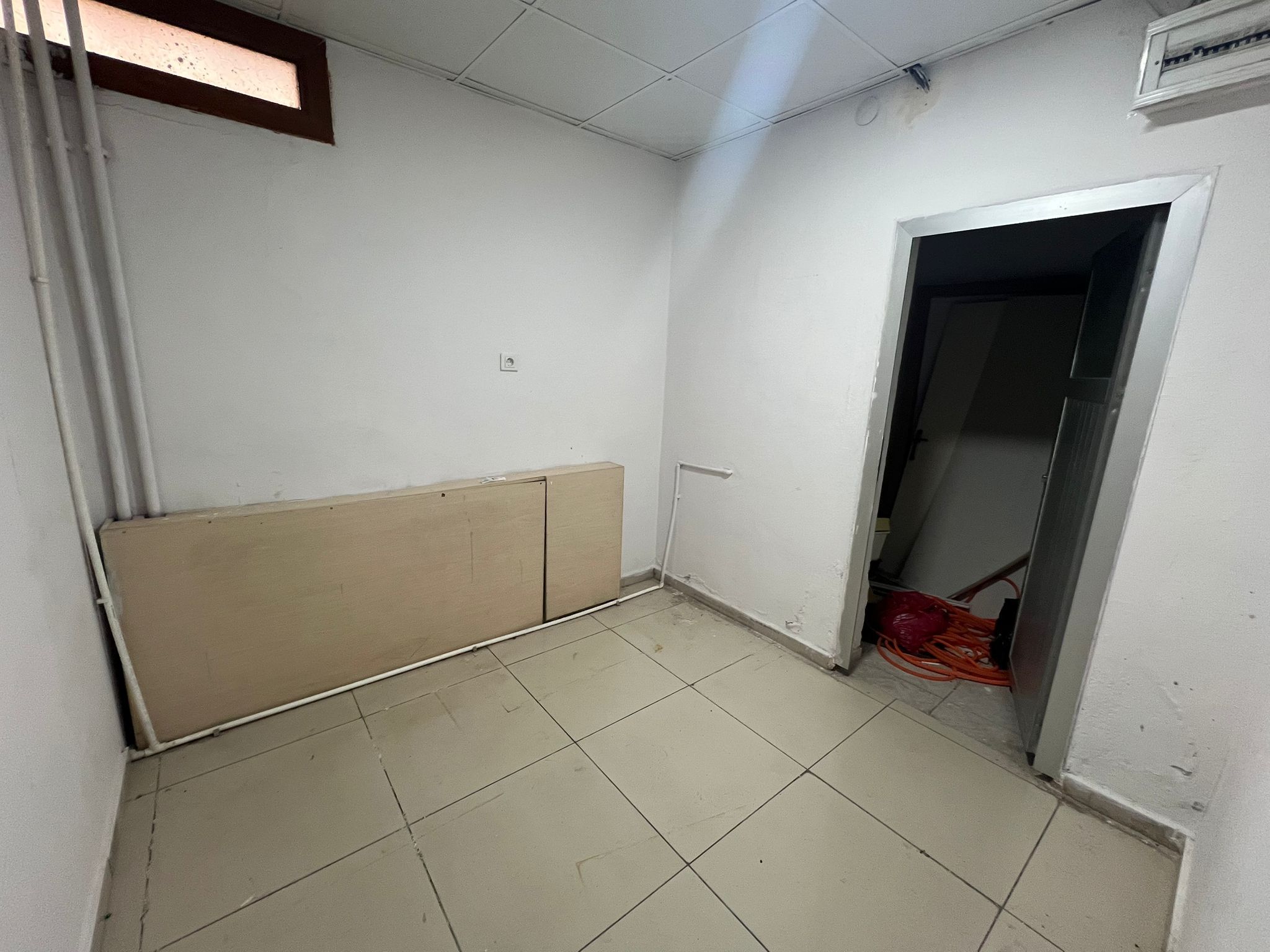 KANTAR KAVŞAĞINDA 4 KATLI 17 ODALIBOŞ İŞYERİ