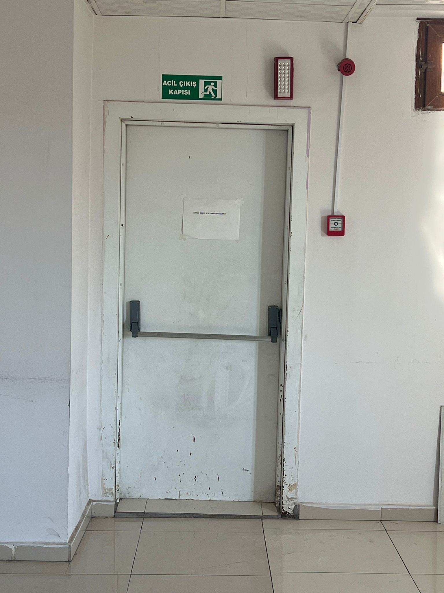 KANTAR KAVŞAĞINDA 4 KATLI 17 ODALIBOŞ İŞYERİ