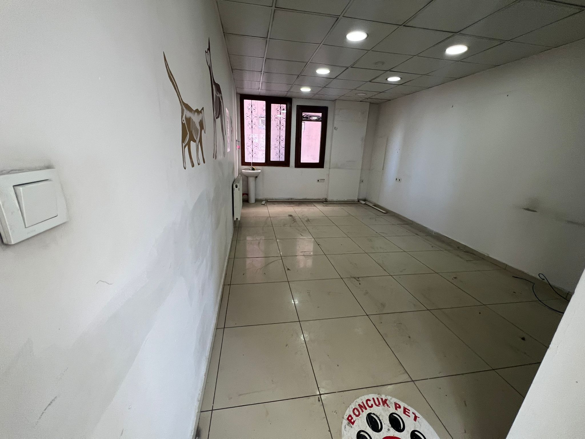 KANTAR KAVŞAĞINDA 4 KATLI 17 ODALIBOŞ İŞYERİ