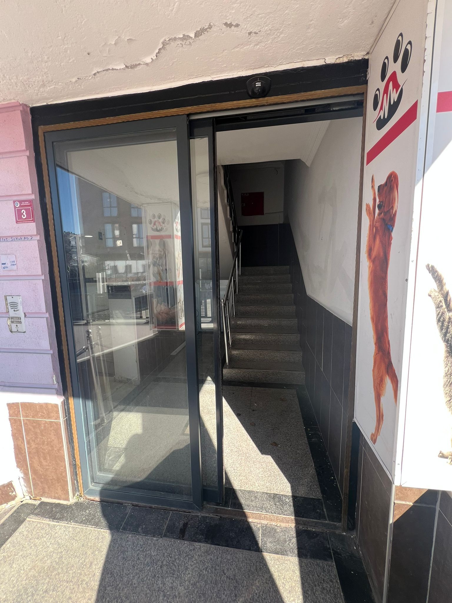 KANTAR KAVŞAĞINDA 4 KATLI 17 ODALIBOŞ İŞYERİ