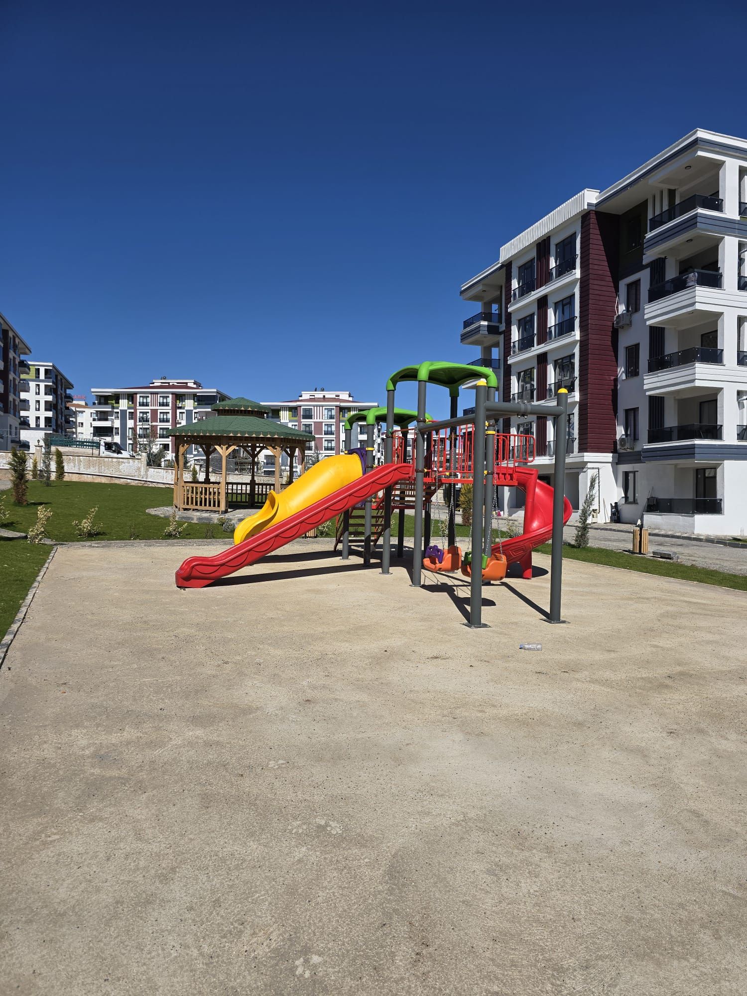 YENİŞEHİR DÖNÜMLÜ MAHALLESİNDE 2+1 LÜKS DAİRE