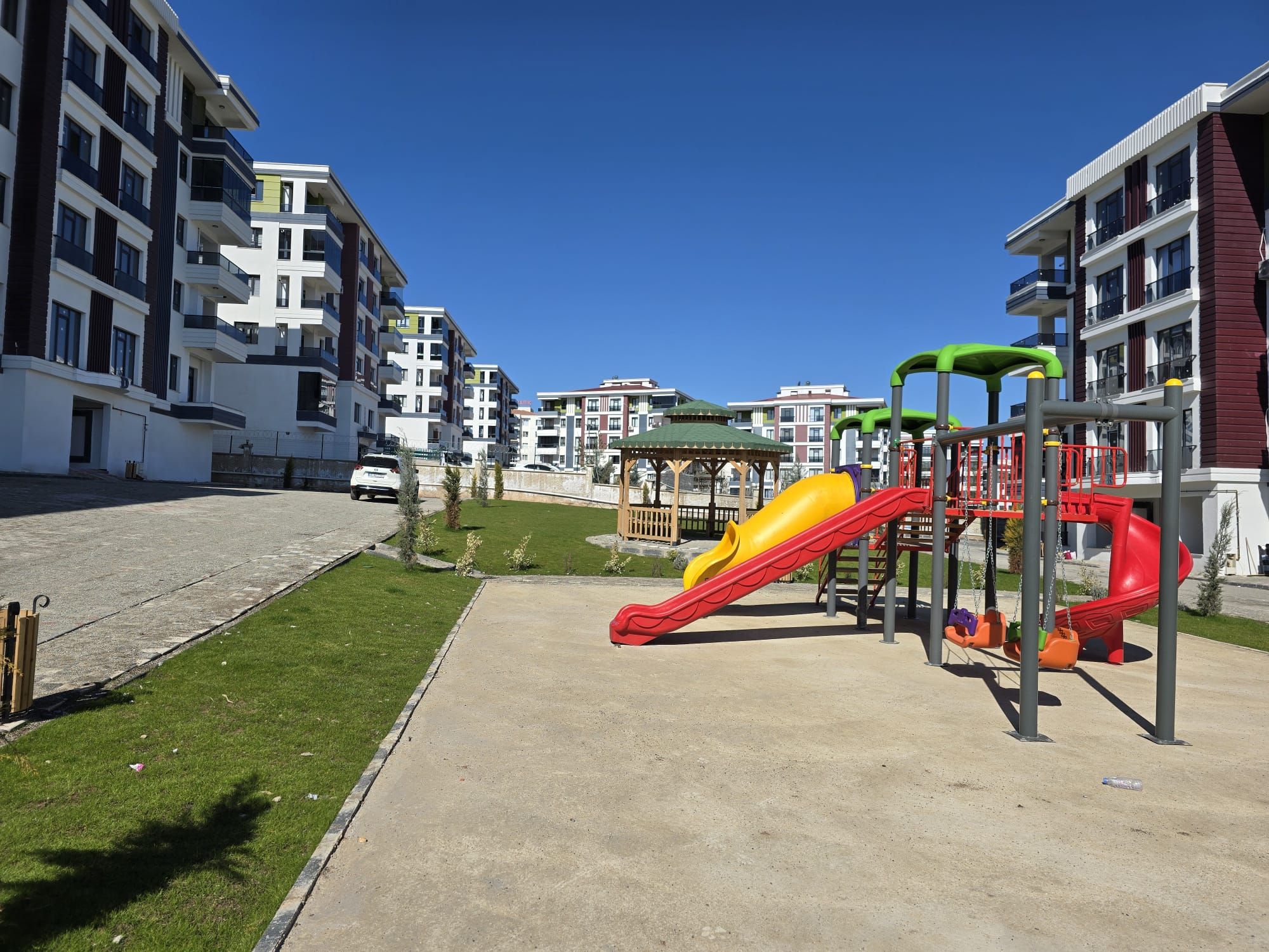 YENİŞEHİR DÖNÜMLÜ MAHALLESİNDE 2+1 LÜKS DAİRE